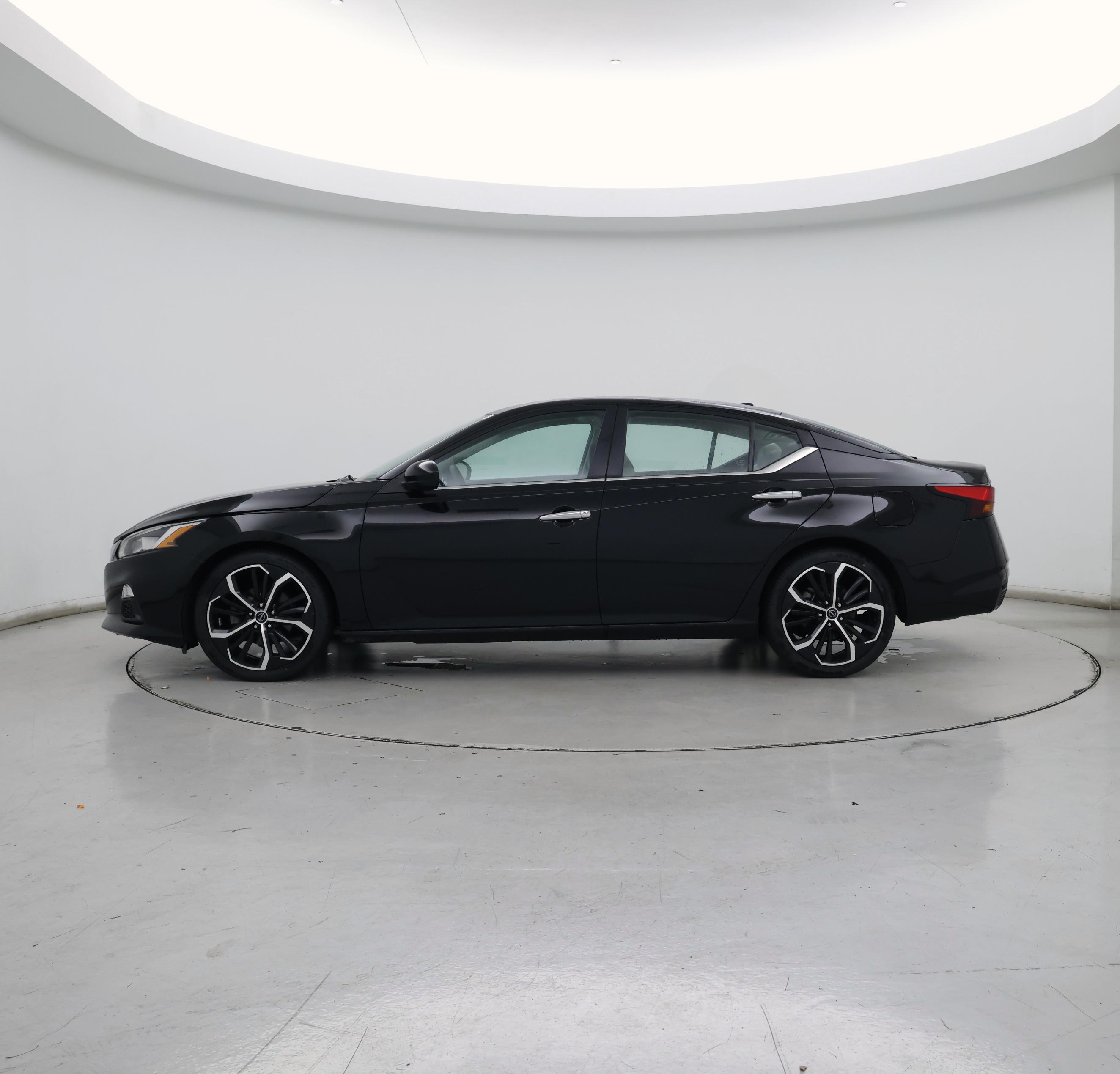 Thumbnail: 2020 Nissan Altima - 3