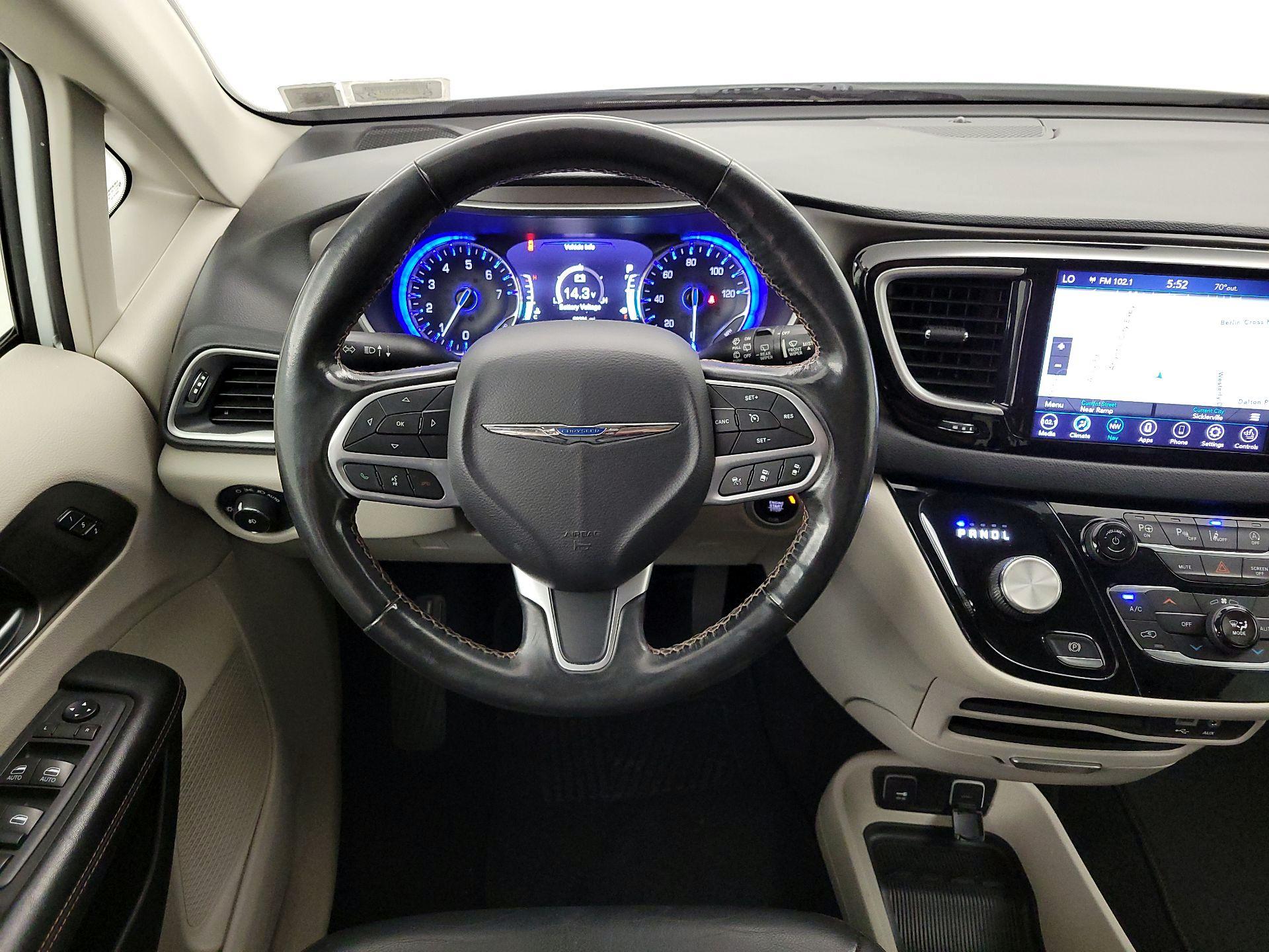 Thumbnail: 2020 Chrysler Pacifica - 10