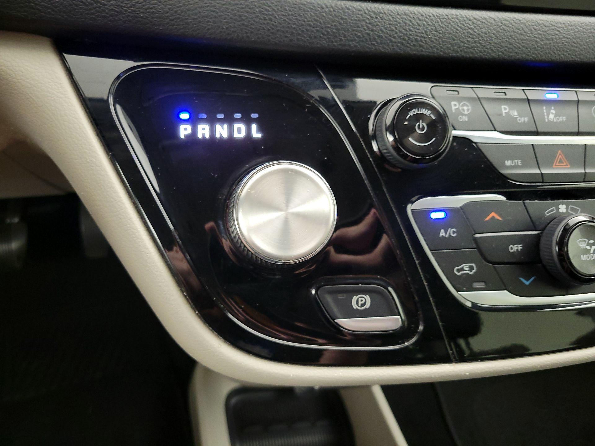Thumbnail: 2020 Chrysler Pacifica - 18