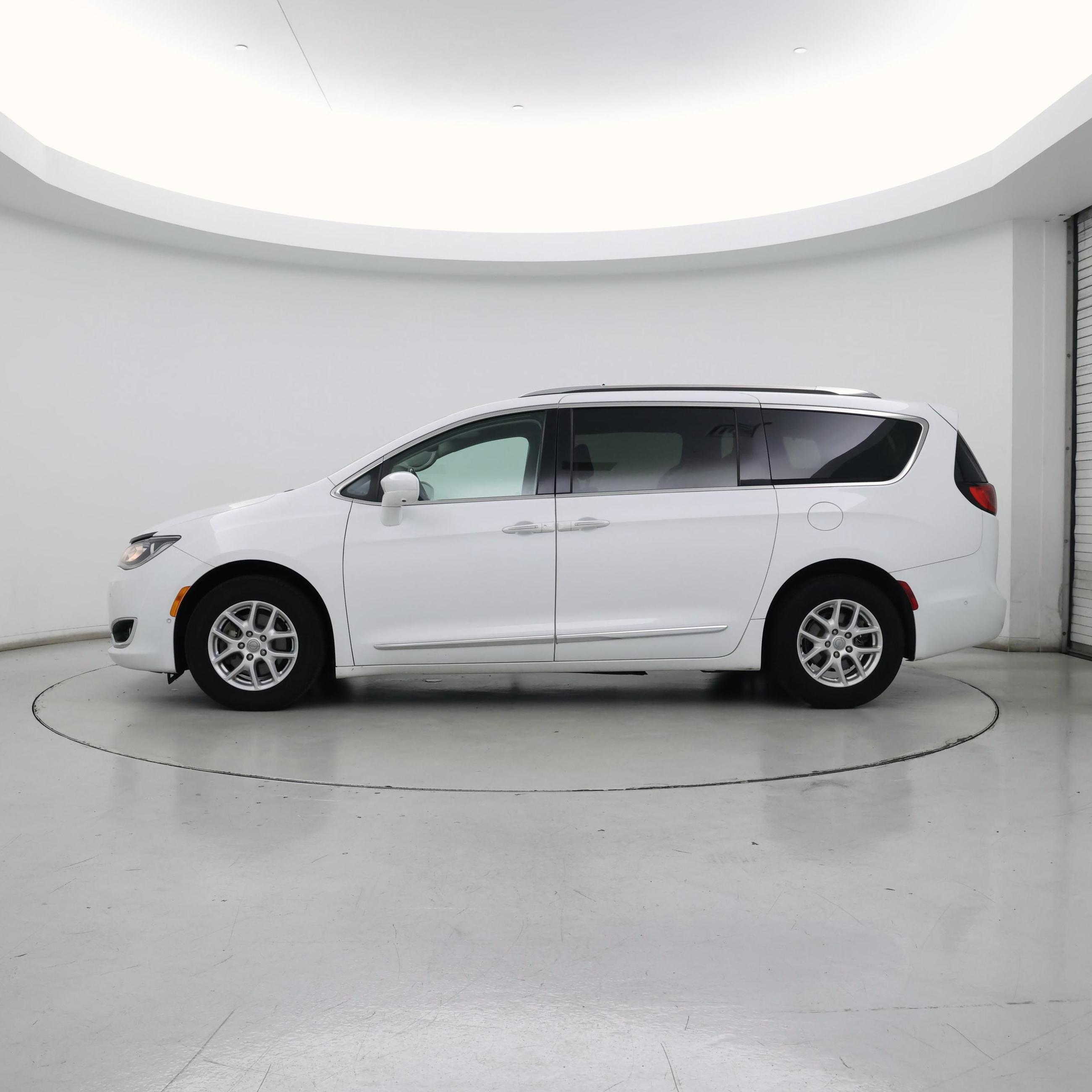 Thumbnail: 2020 Chrysler Pacifica - 3