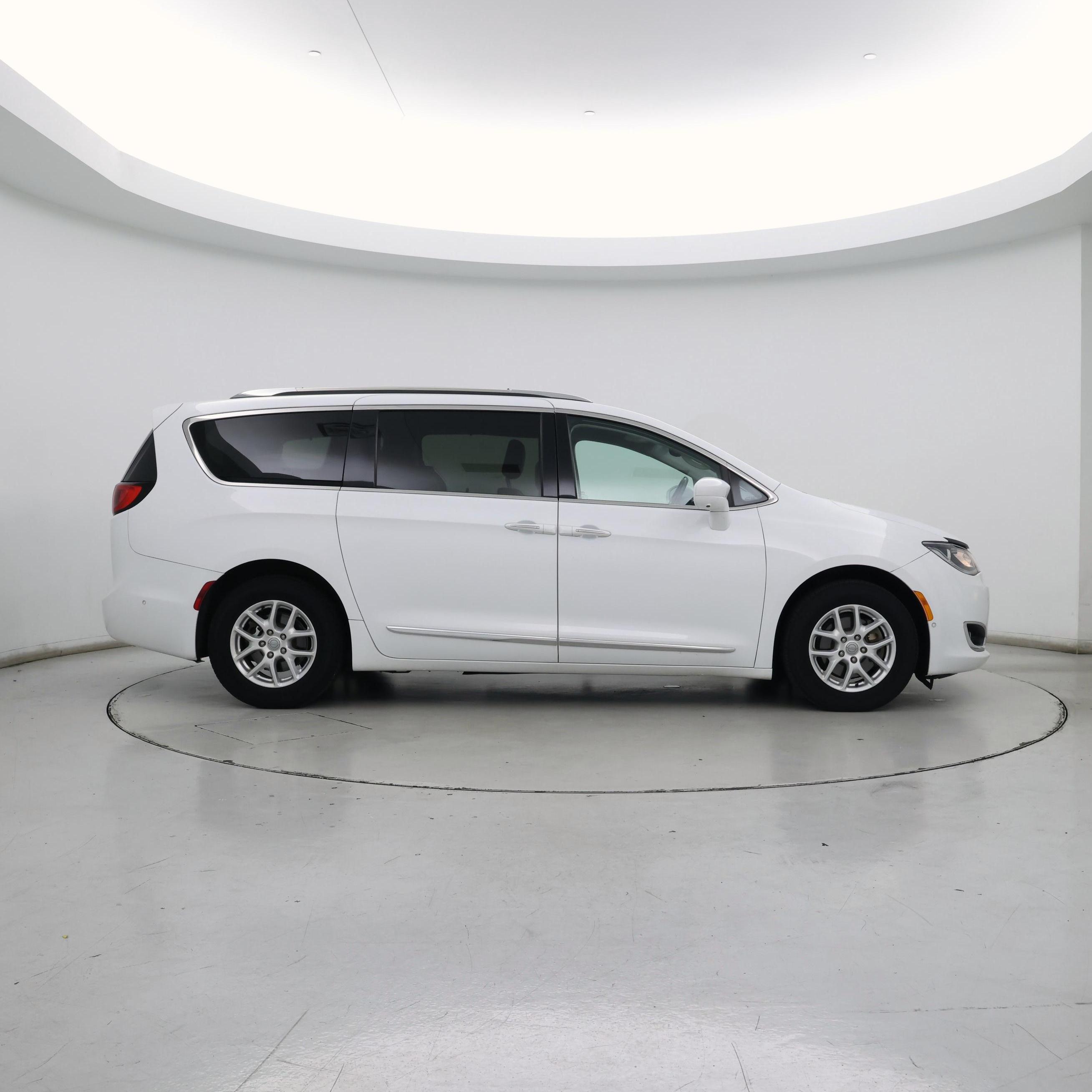 Thumbnail: 2020 Chrysler Pacifica - 7