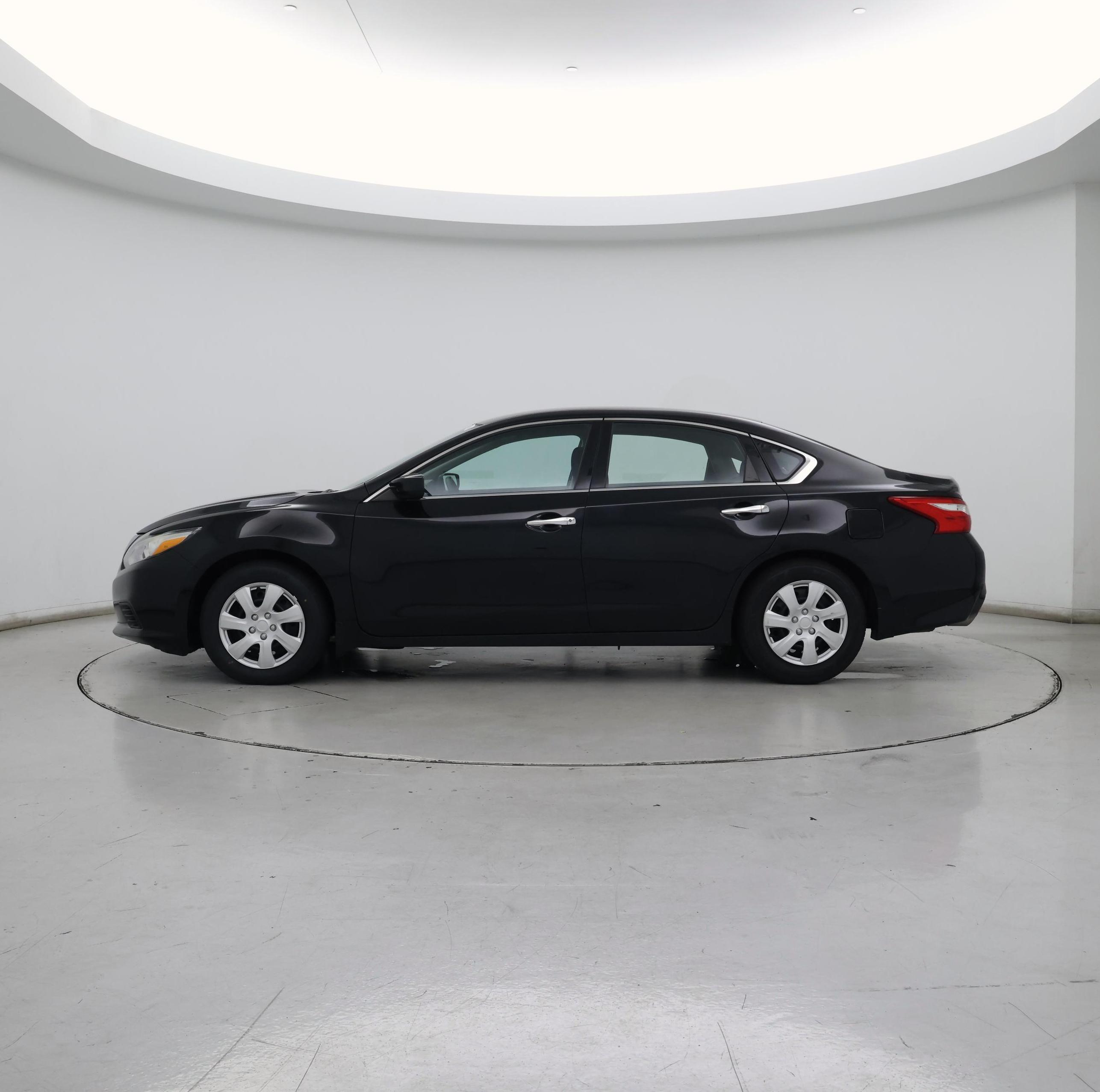 Thumbnail: 2017 Nissan Altima - 3