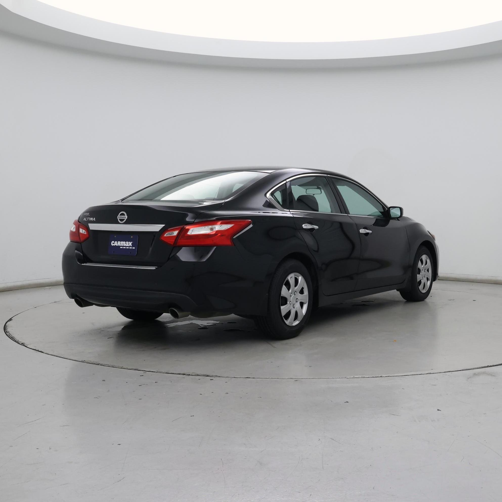 Thumbnail: 2017 Nissan Altima - 8