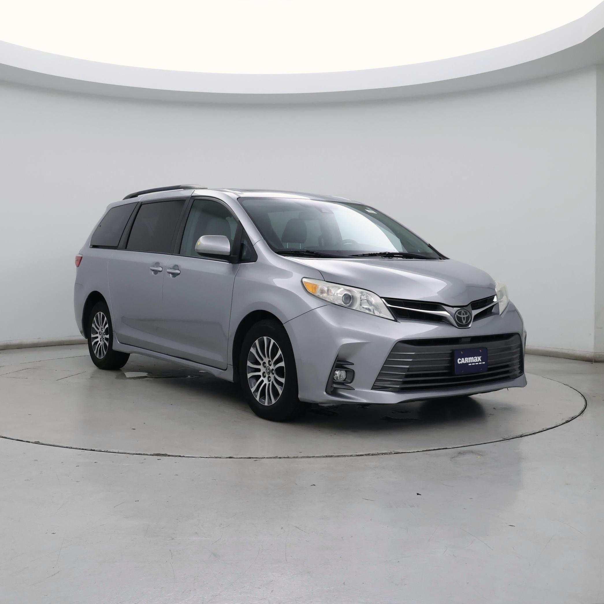 Thumbnail: 2018 Toyota Sienna - 1