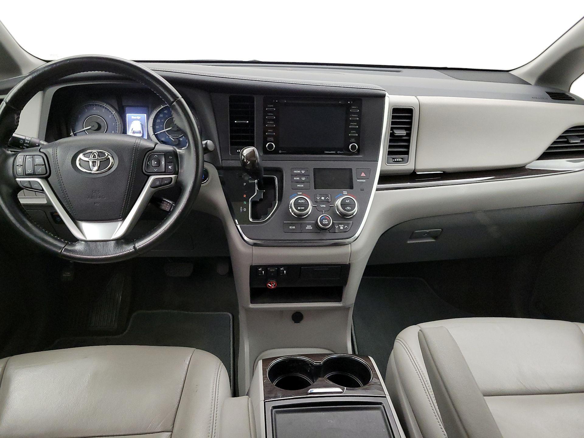 Thumbnail: 2018 Toyota Sienna - 9