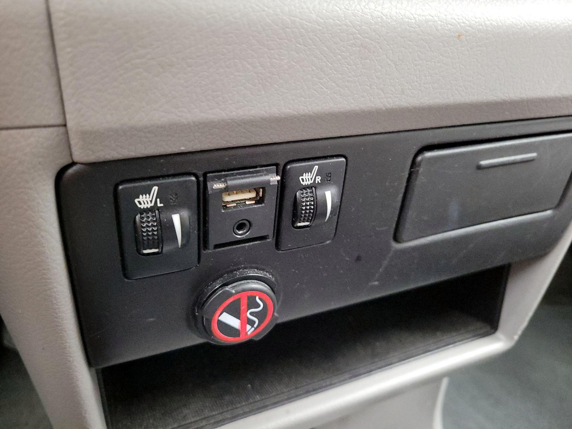 Thumbnail: 2018 Toyota Sienna - 18
