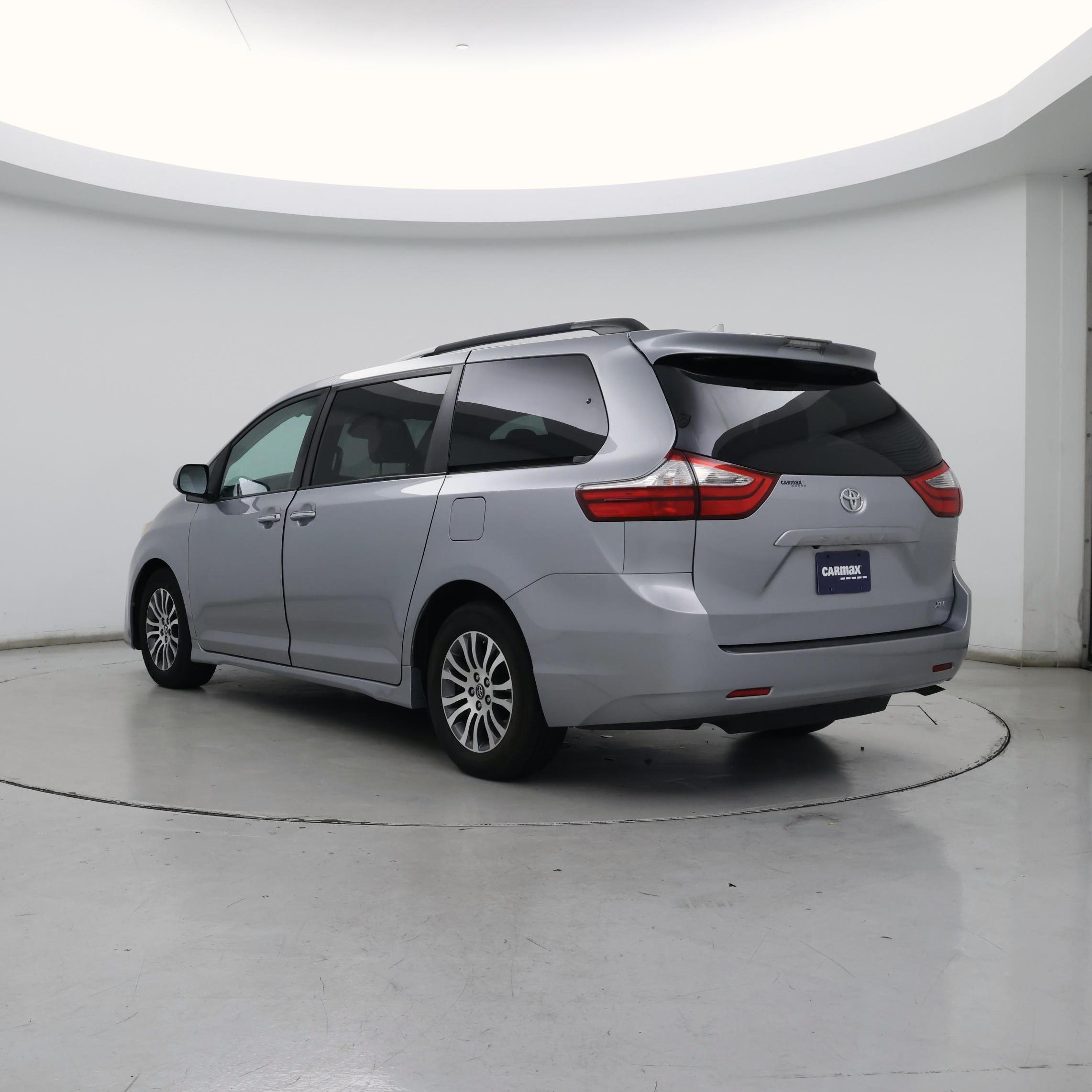 Thumbnail: 2018 Toyota Sienna - 2