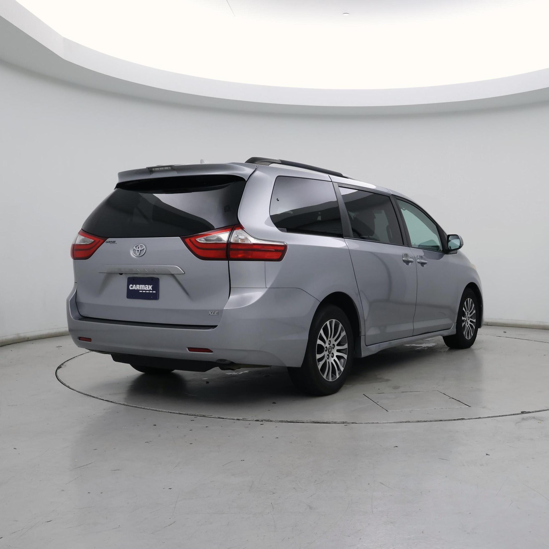 Thumbnail: 2018 Toyota Sienna - 8
