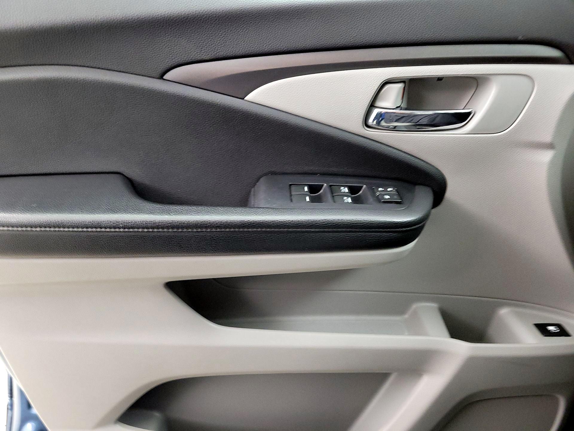 Thumbnail: 2019 Honda Pilot - 12