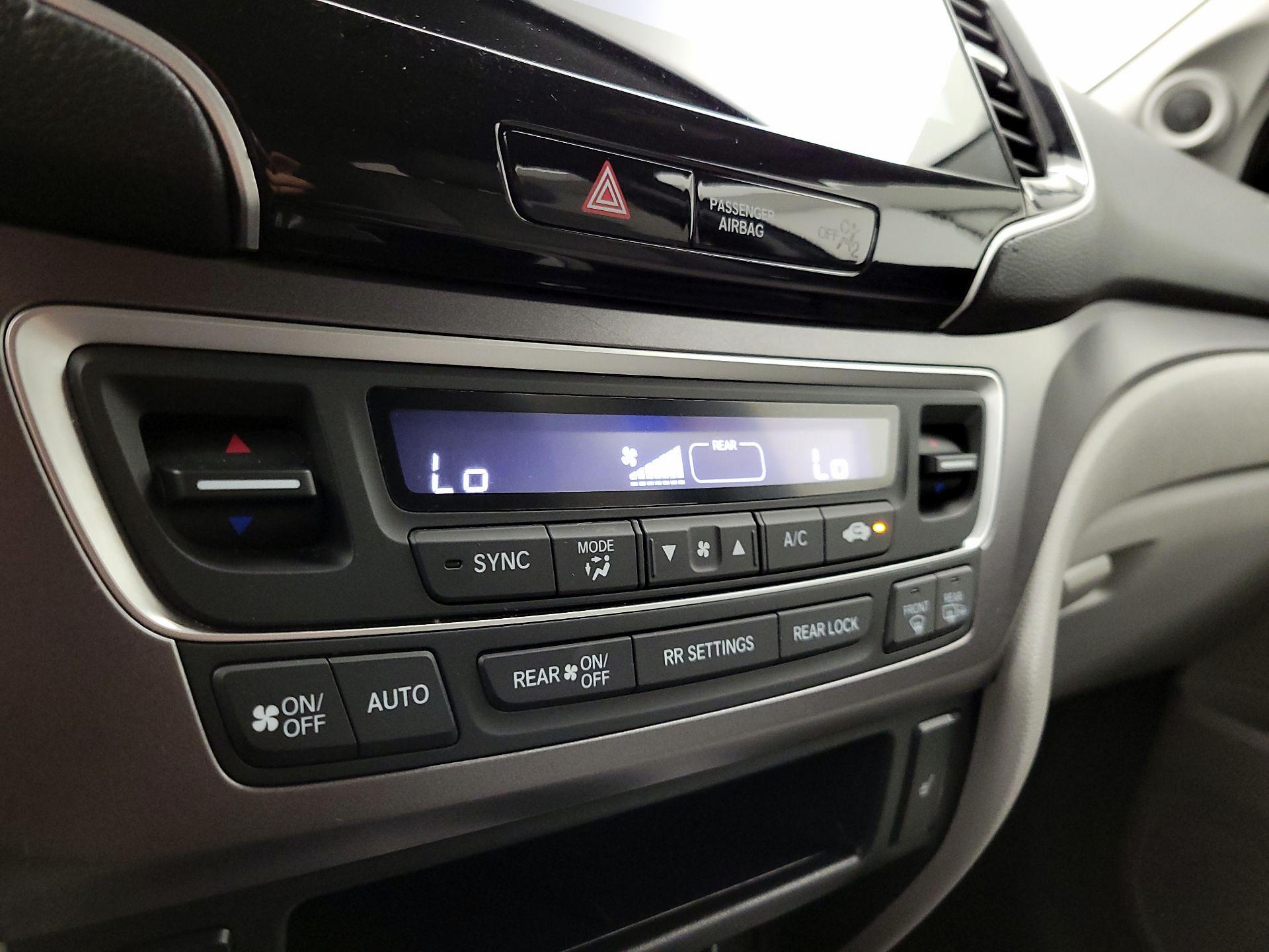 Thumbnail: 2019 Honda Pilot - 16