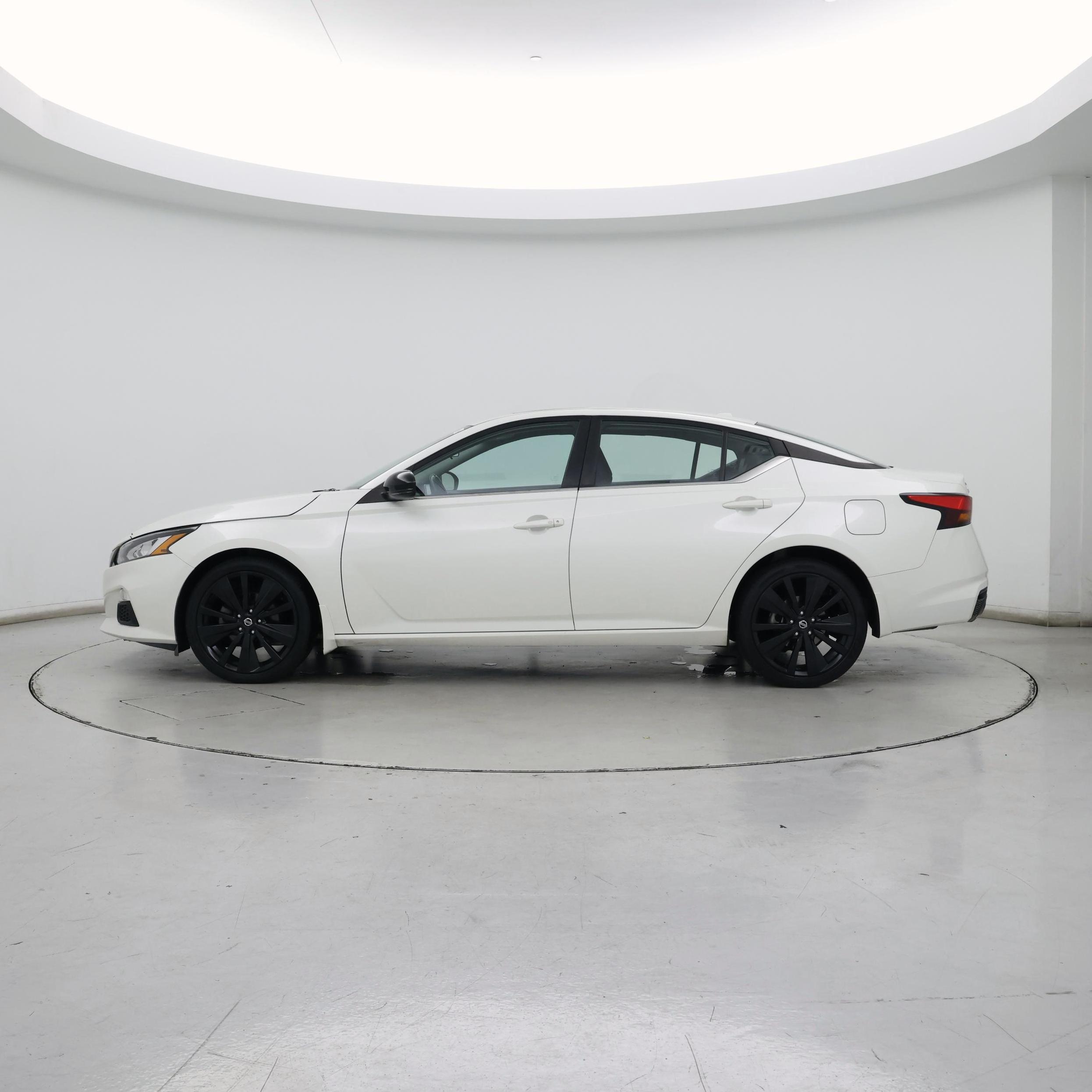 Thumbnail: 2020 Nissan Altima - 3