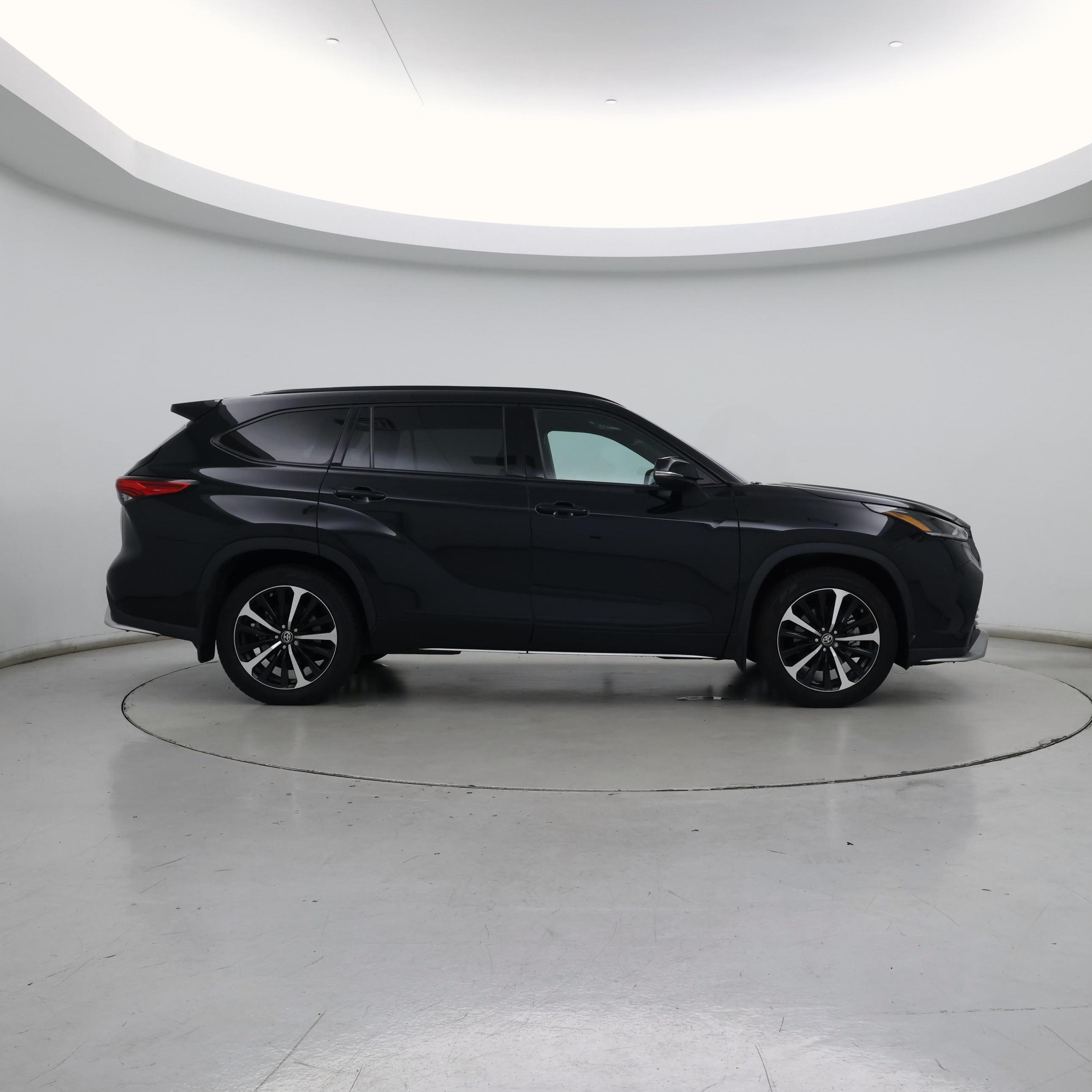 Thumbnail: 2021 Toyota Highlander - 7