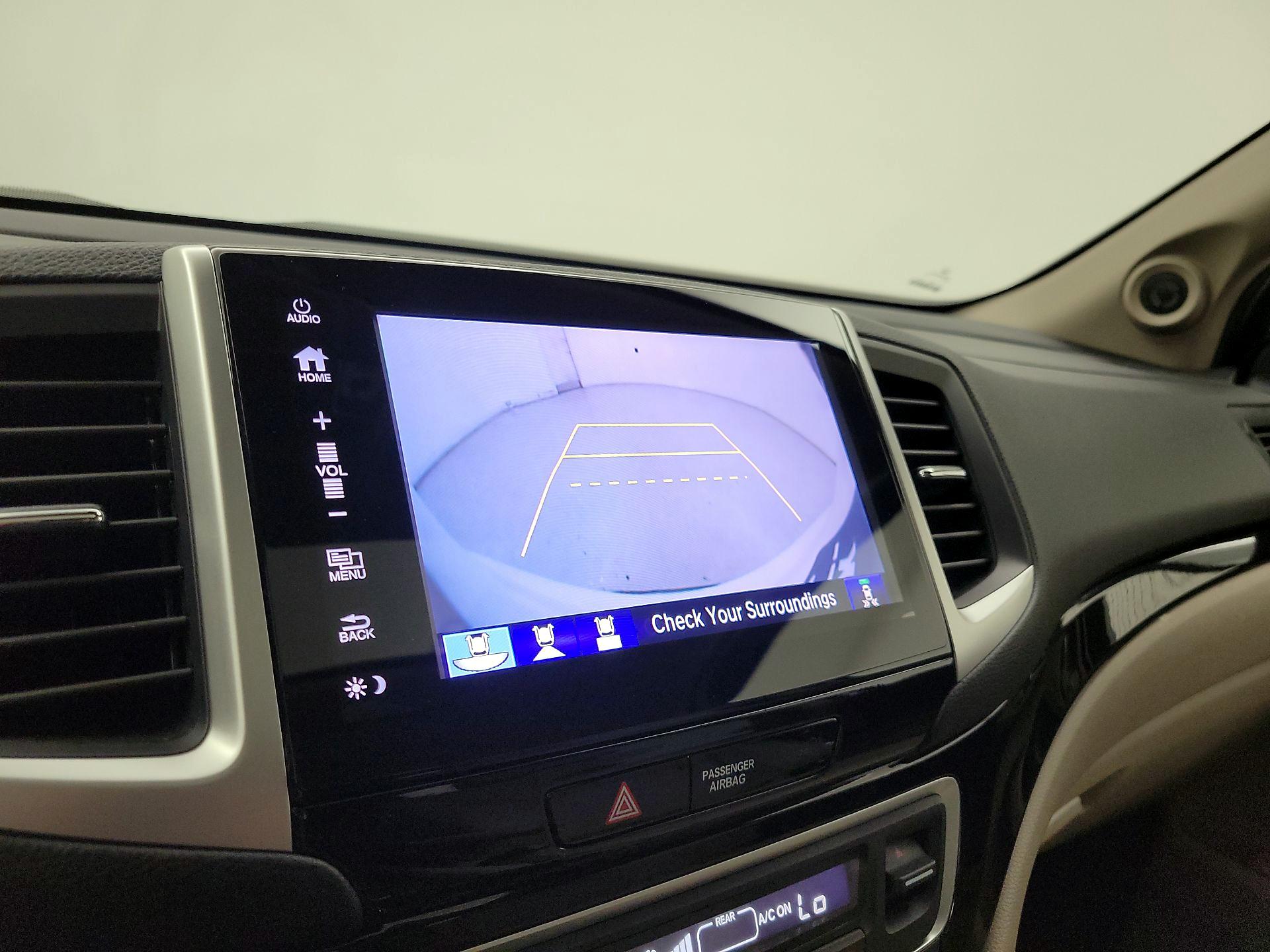 Thumbnail: 2018 Honda Pilot - 15