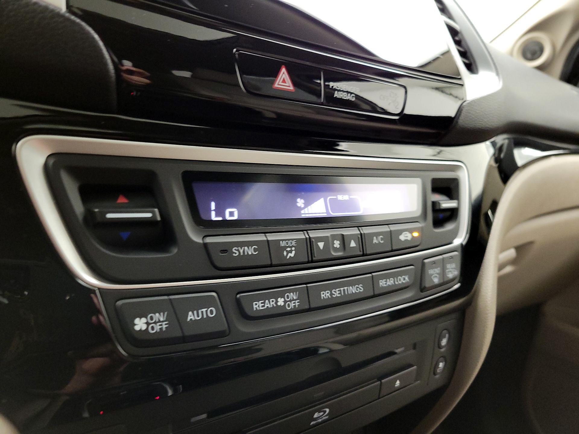 Thumbnail: 2018 Honda Pilot - 17