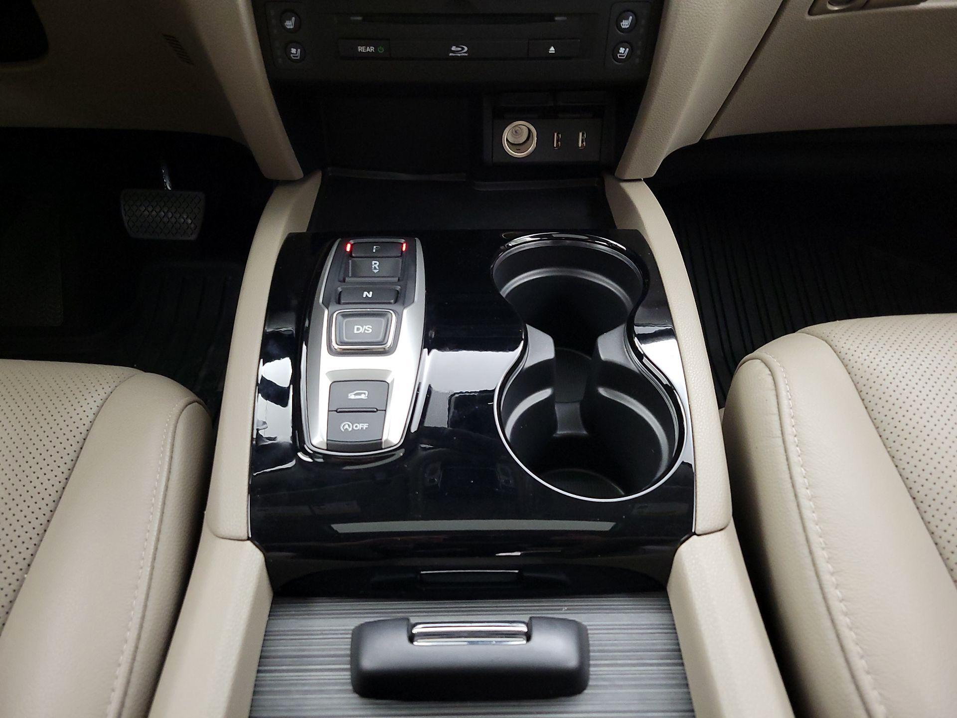 Thumbnail: 2018 Honda Pilot - 18
