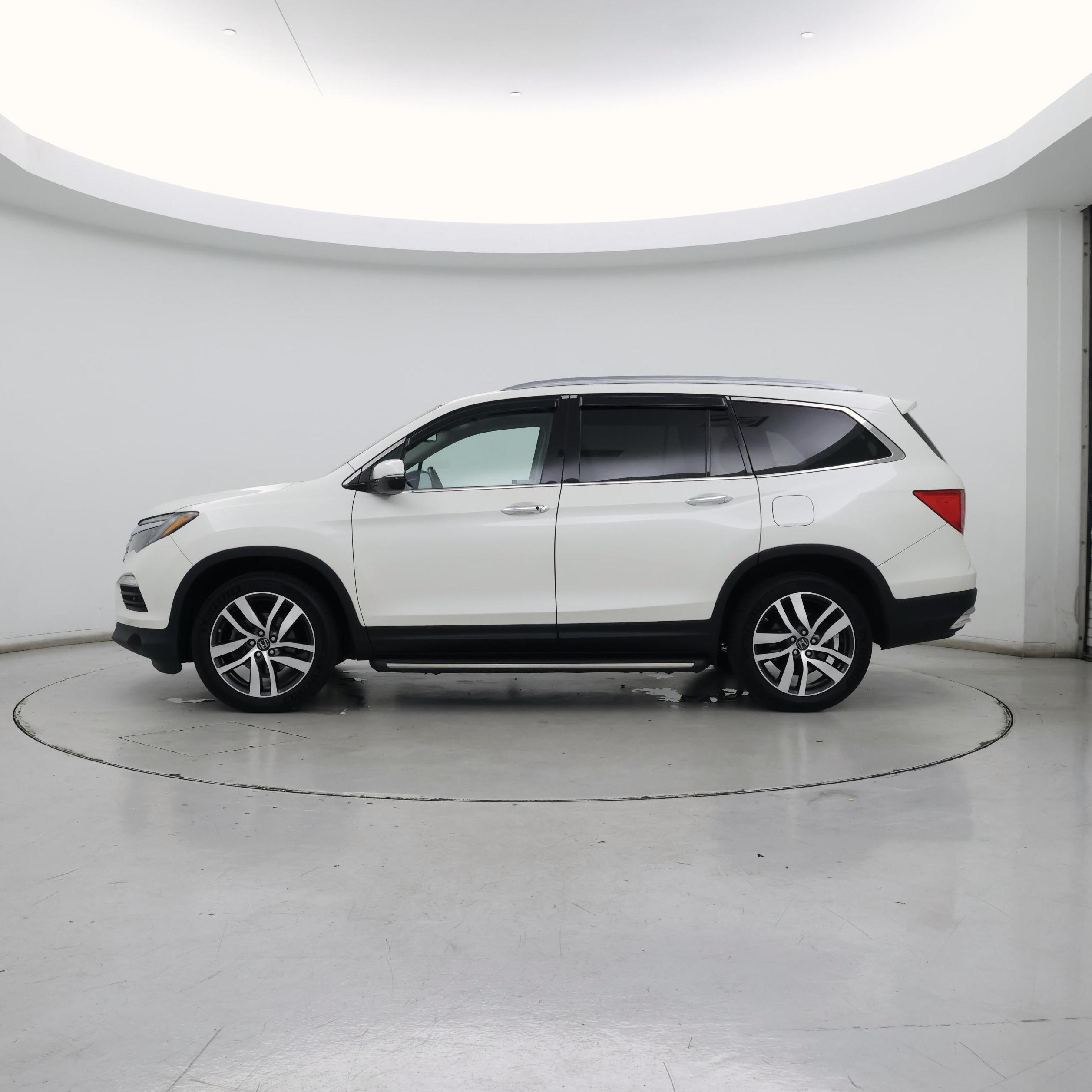 Thumbnail: 2018 Honda Pilot - 3