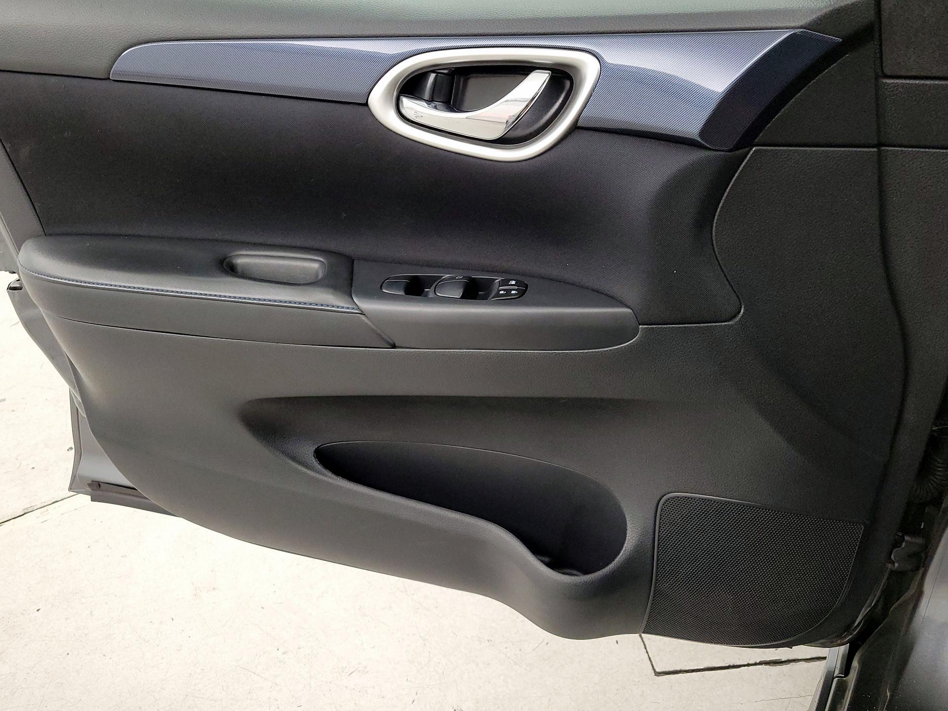 Thumbnail: 2016 Nissan Sentra - 12