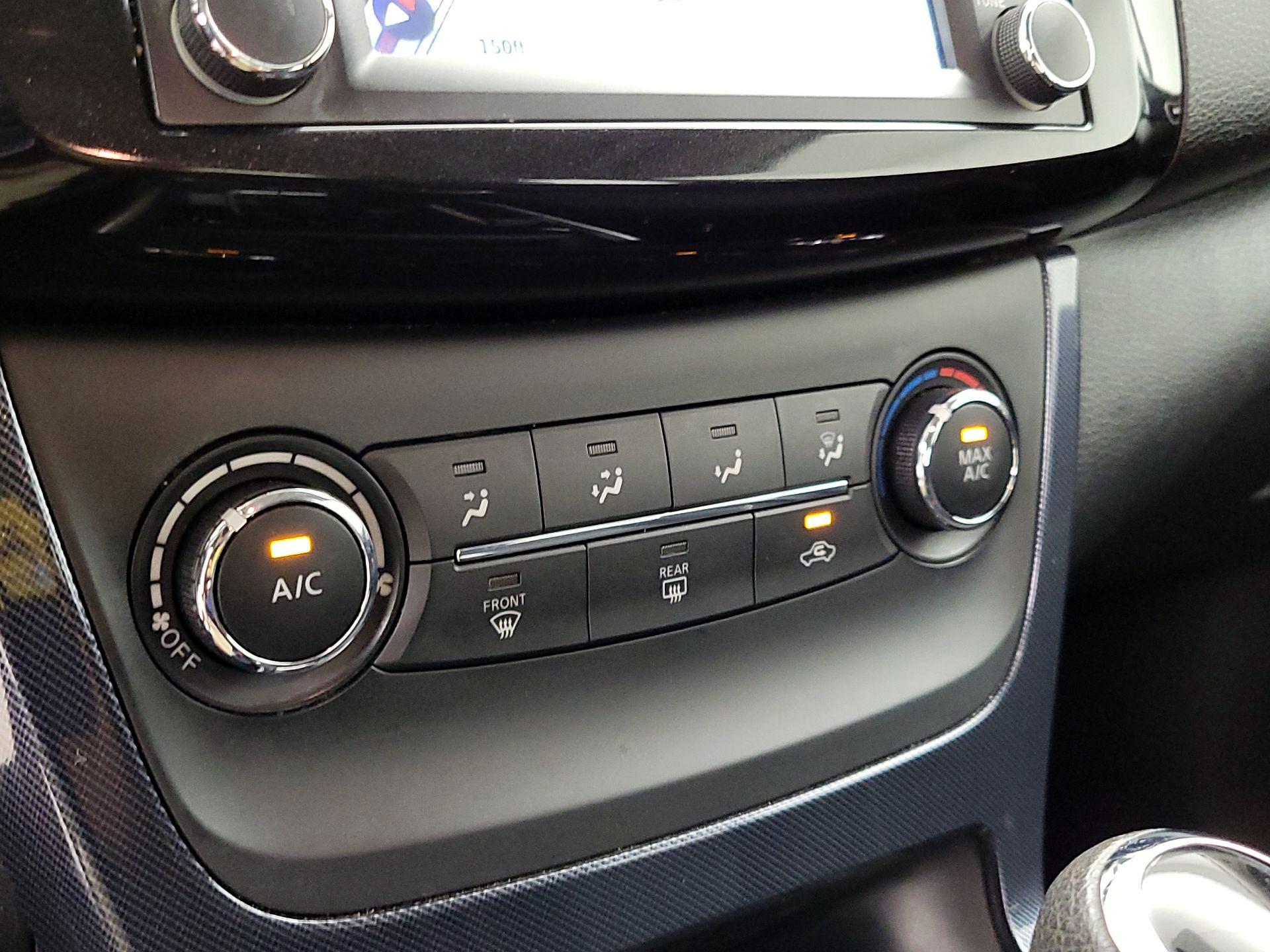 Thumbnail: 2016 Nissan Sentra - 17