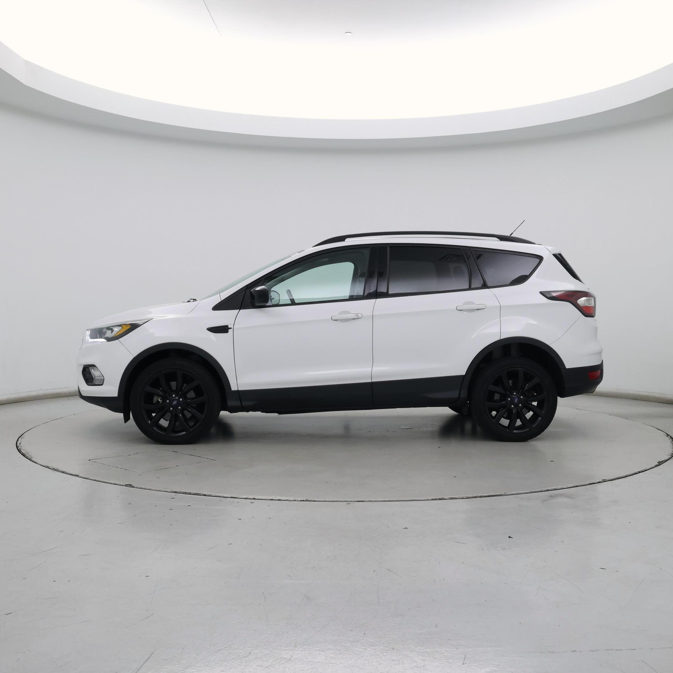 Thumbnail: 2017 Ford Escape - 3