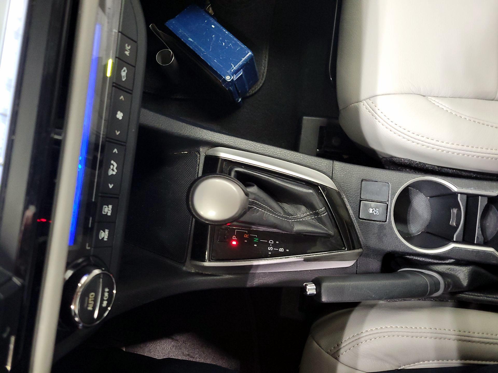 Thumbnail: 2016 Toyota Corolla - 17