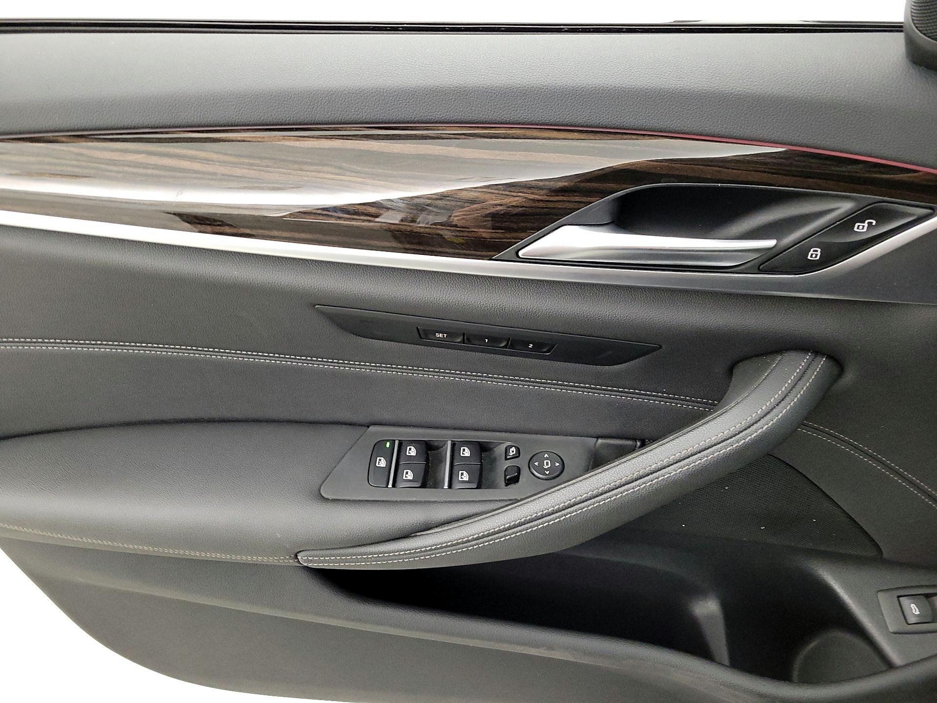 Thumbnail: 2022 BMW 5 Series - 12