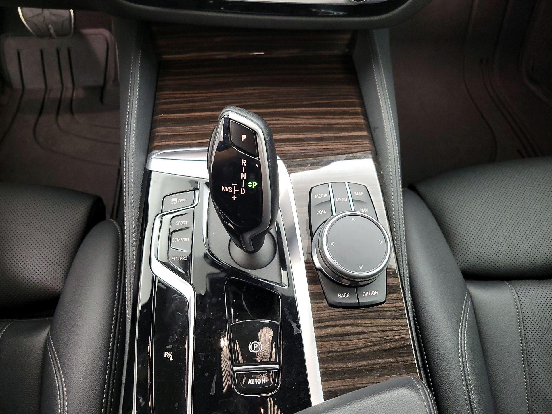 Thumbnail: 2022 BMW 5 Series - 18