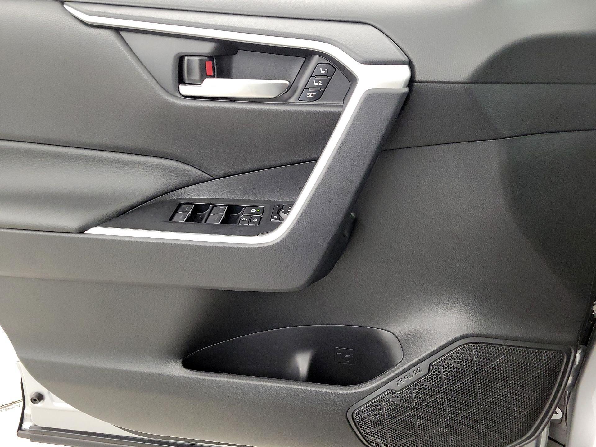 Thumbnail: 2025 Toyota RAV4 - 12