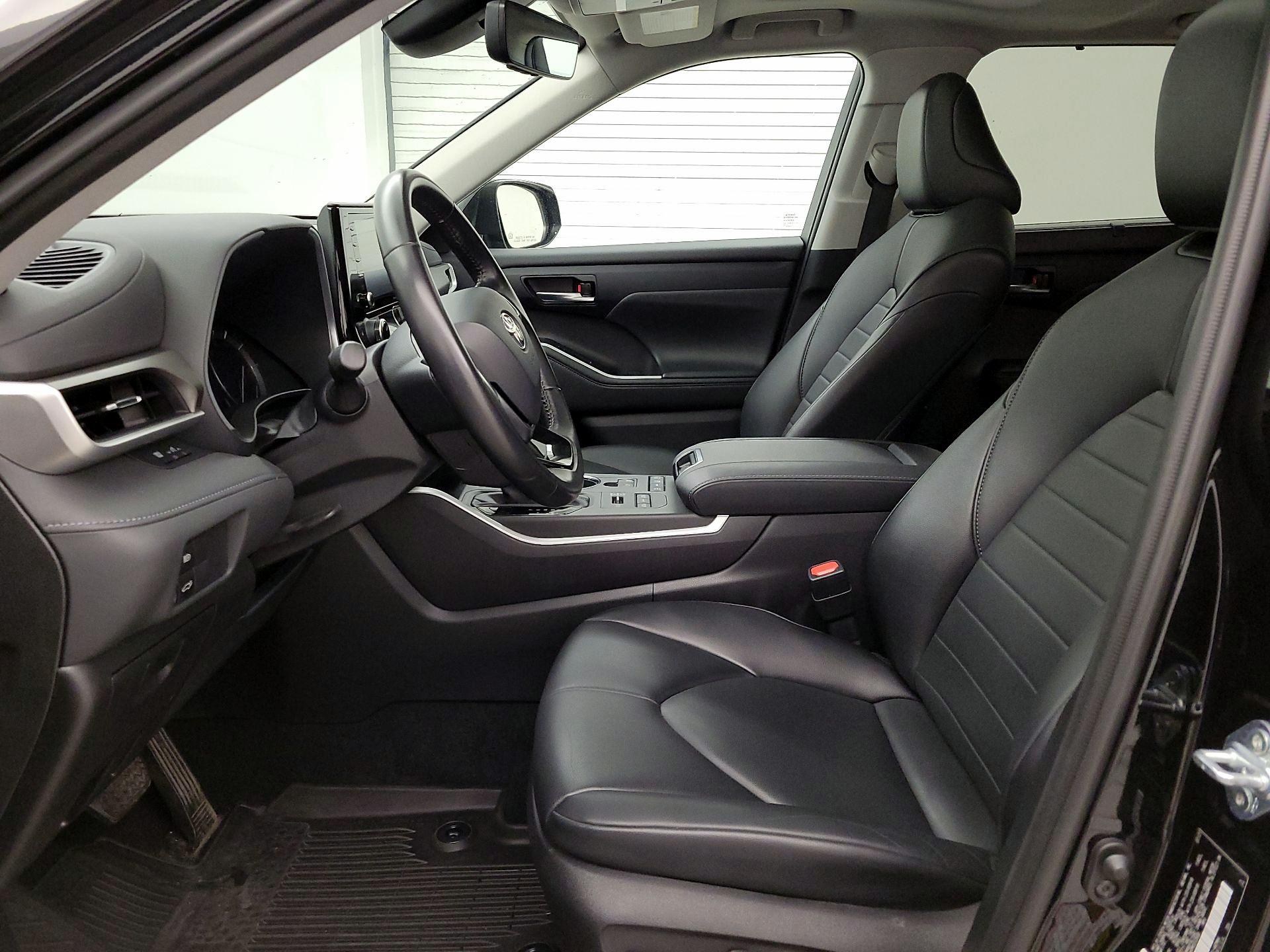Thumbnail: 2021 Toyota Highlander - 11