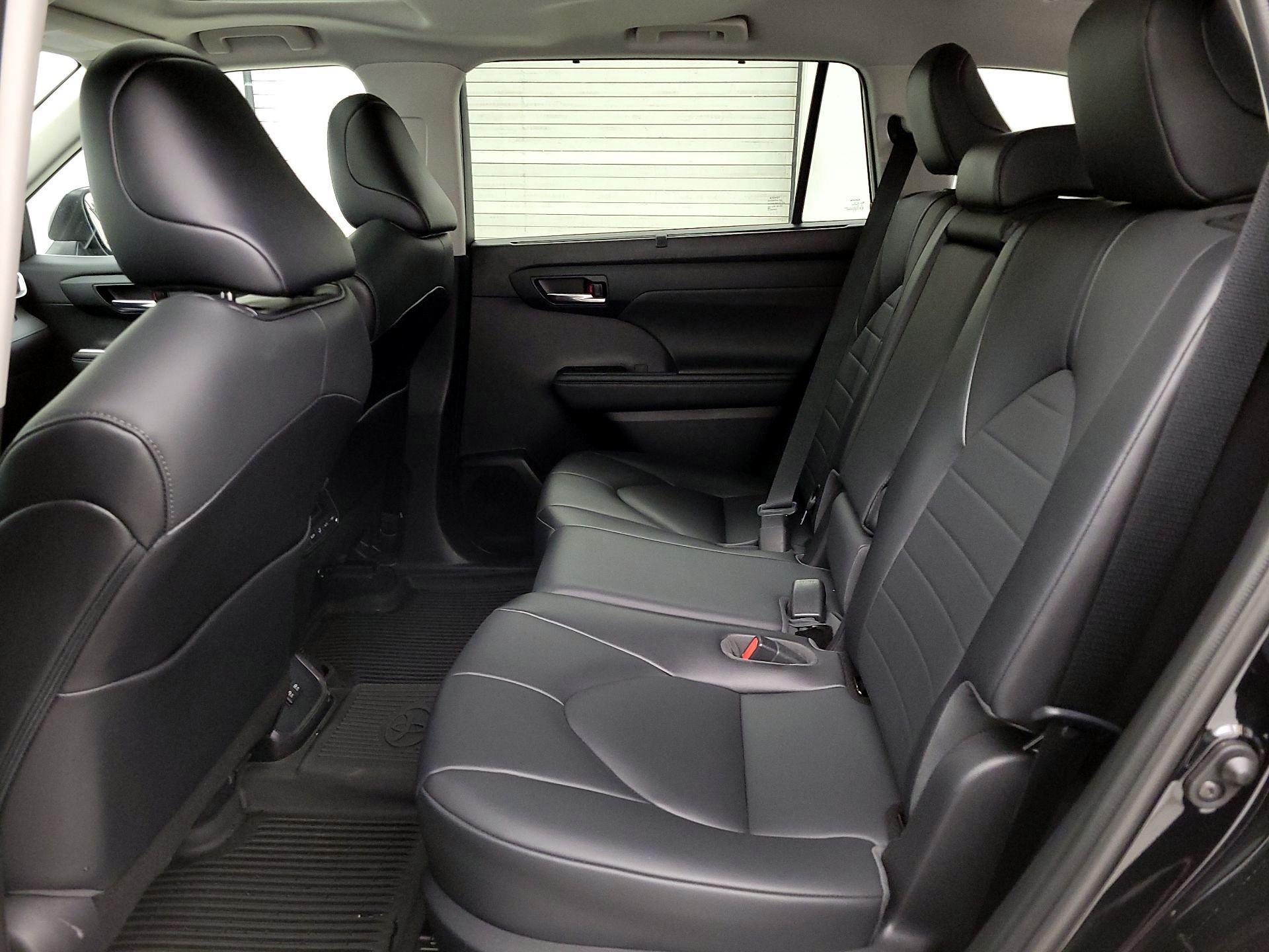 Thumbnail: 2021 Toyota Highlander - 20