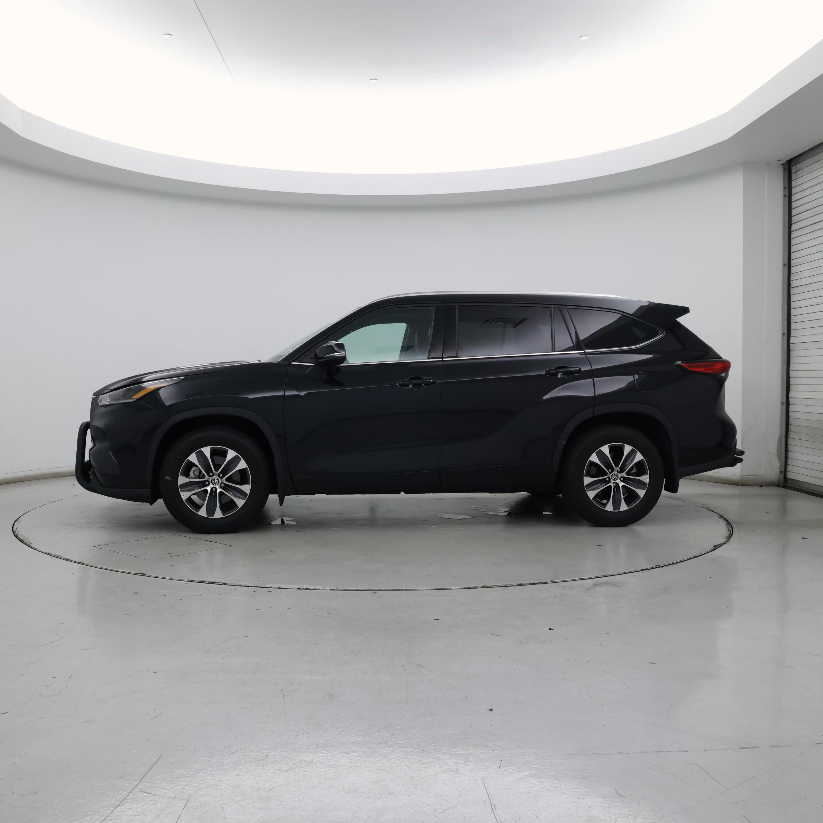 Thumbnail: 2021 Toyota Highlander - 3