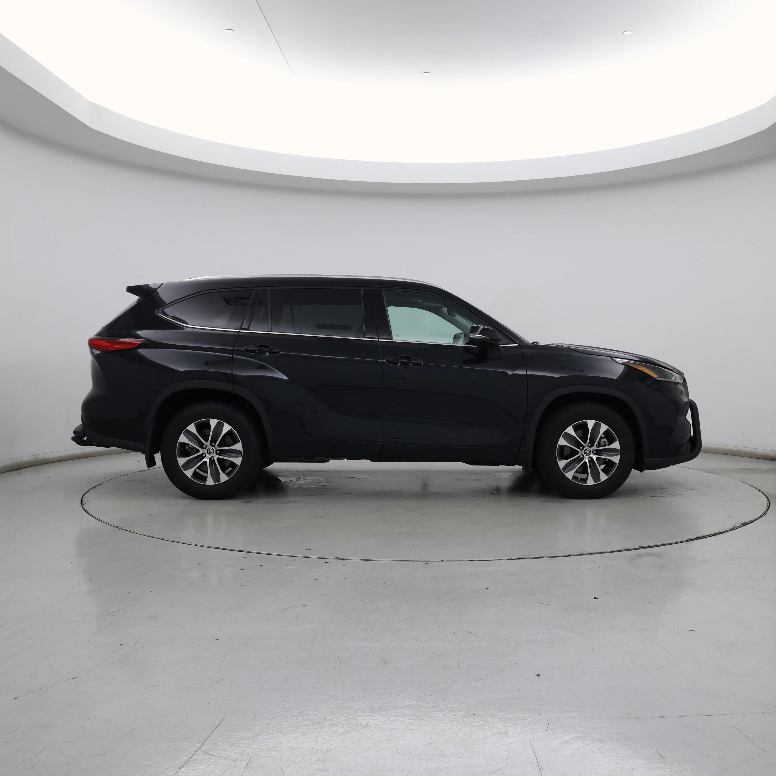 Thumbnail: 2021 Toyota Highlander - 7