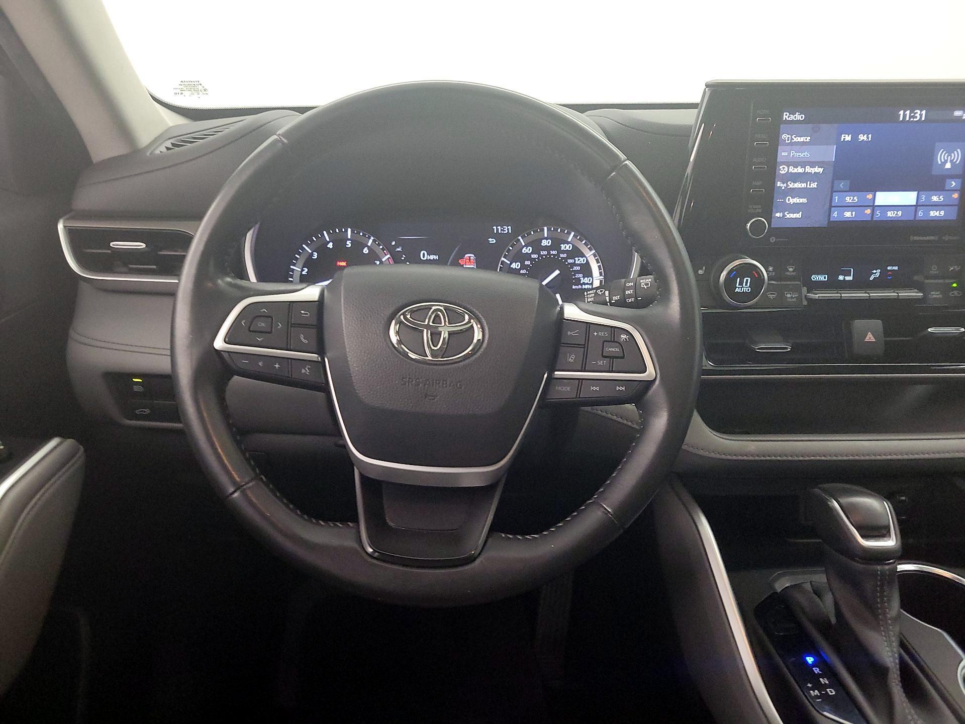 Thumbnail: 2022 Toyota Highlander - 10