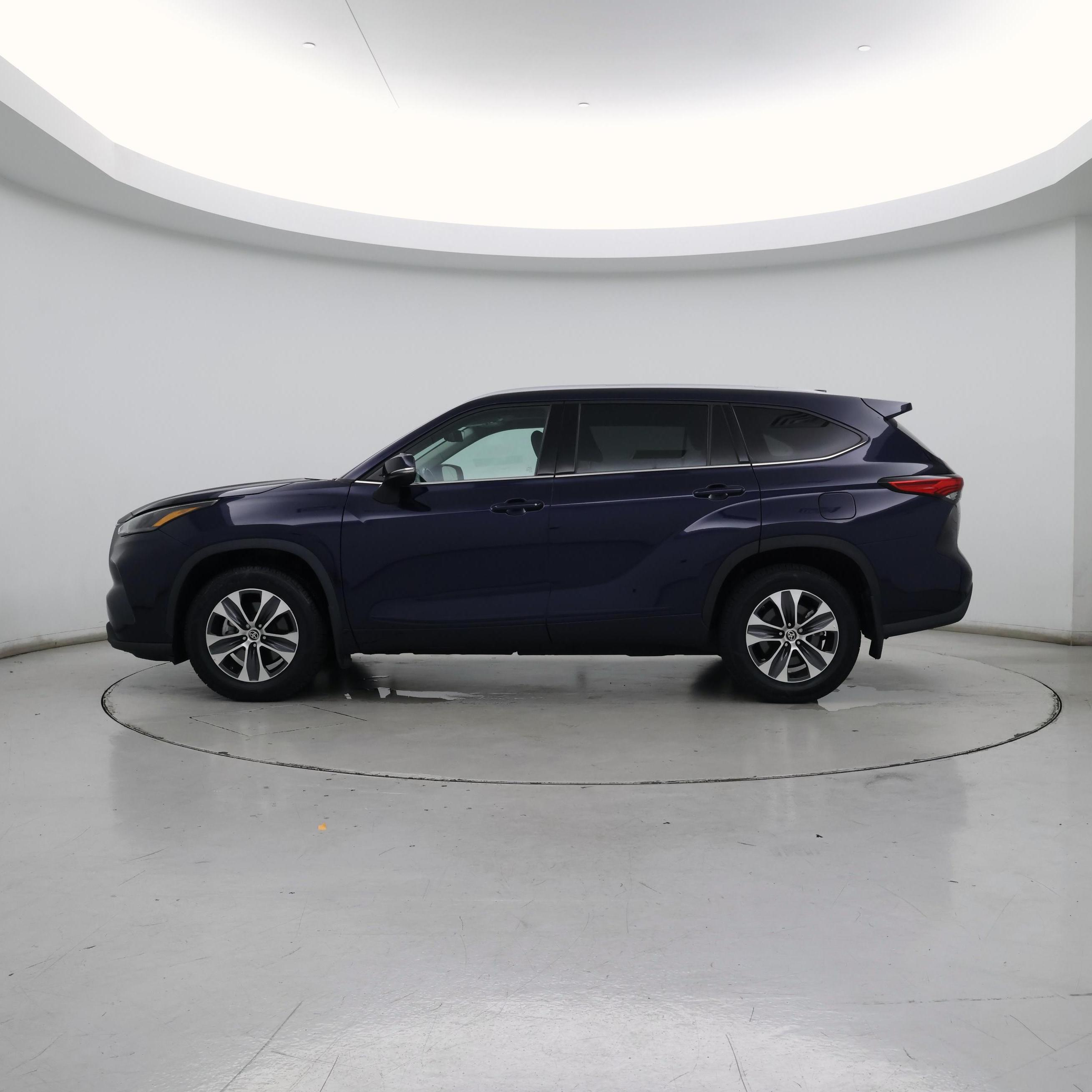Thumbnail: 2022 Toyota Highlander - 3