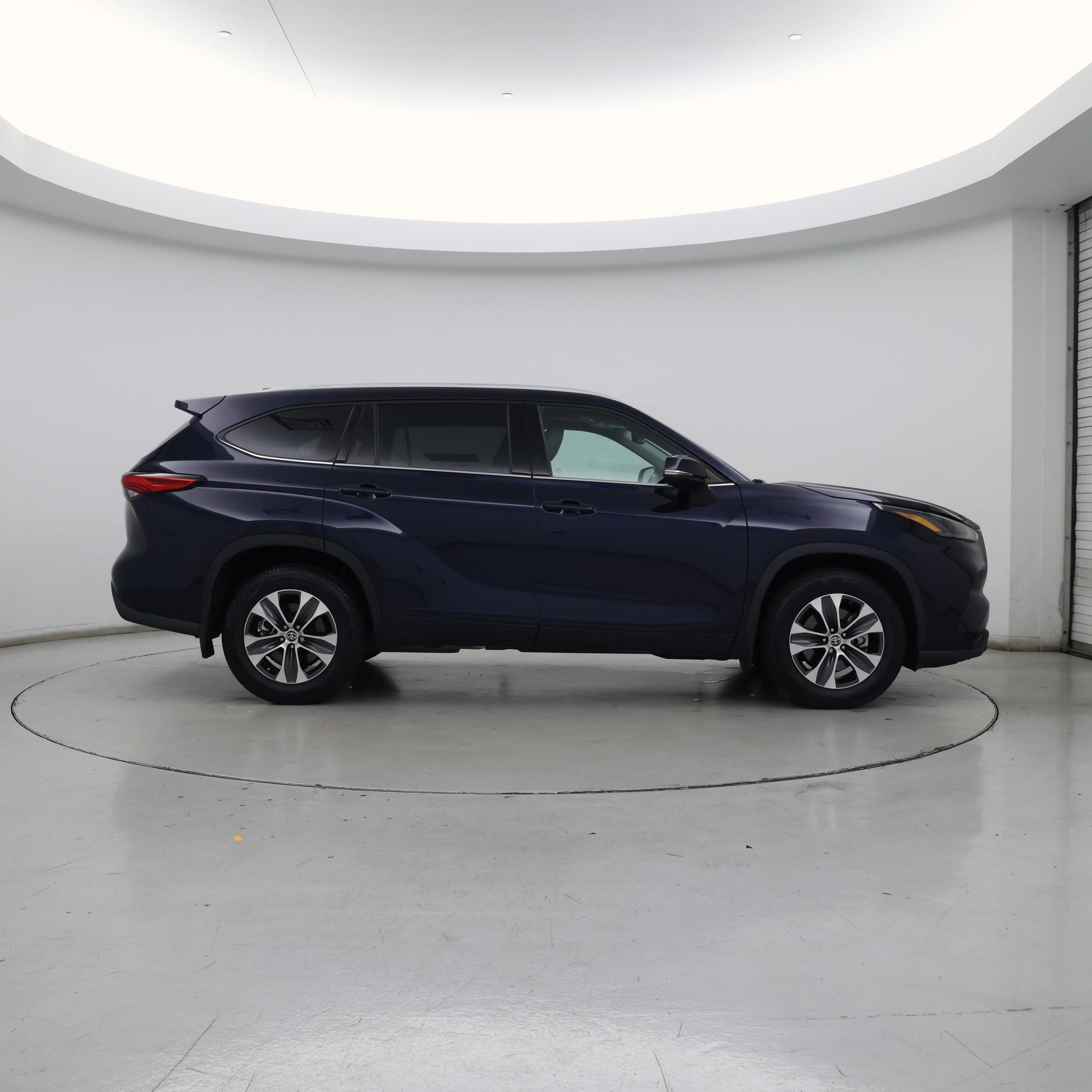 Thumbnail: 2022 Toyota Highlander - 7
