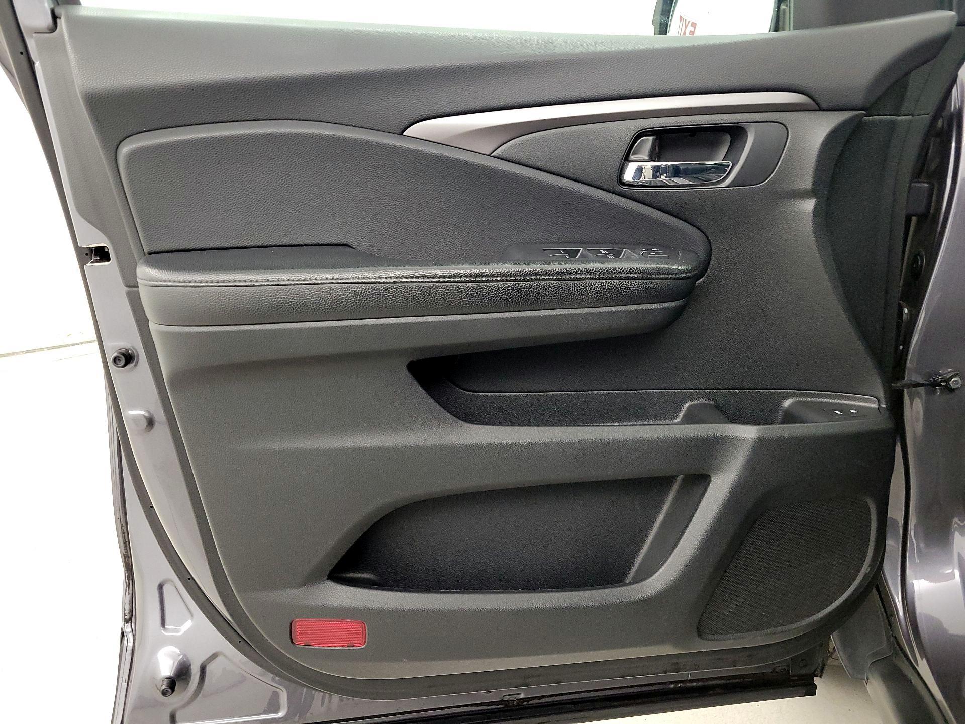 Thumbnail: 2016 Honda Pilot - 12