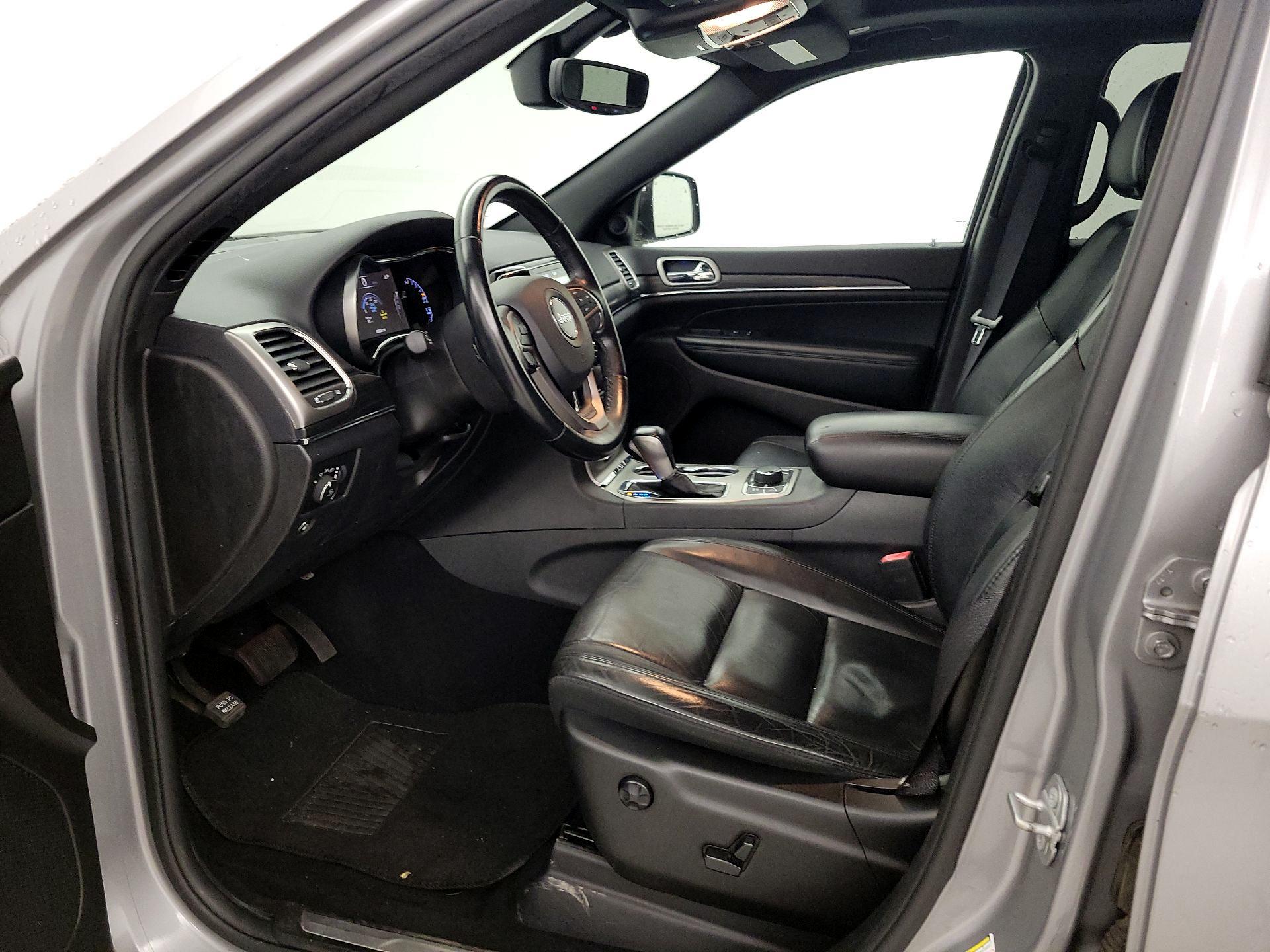Thumbnail: 2019 Jeep Grand Cherokee - 12