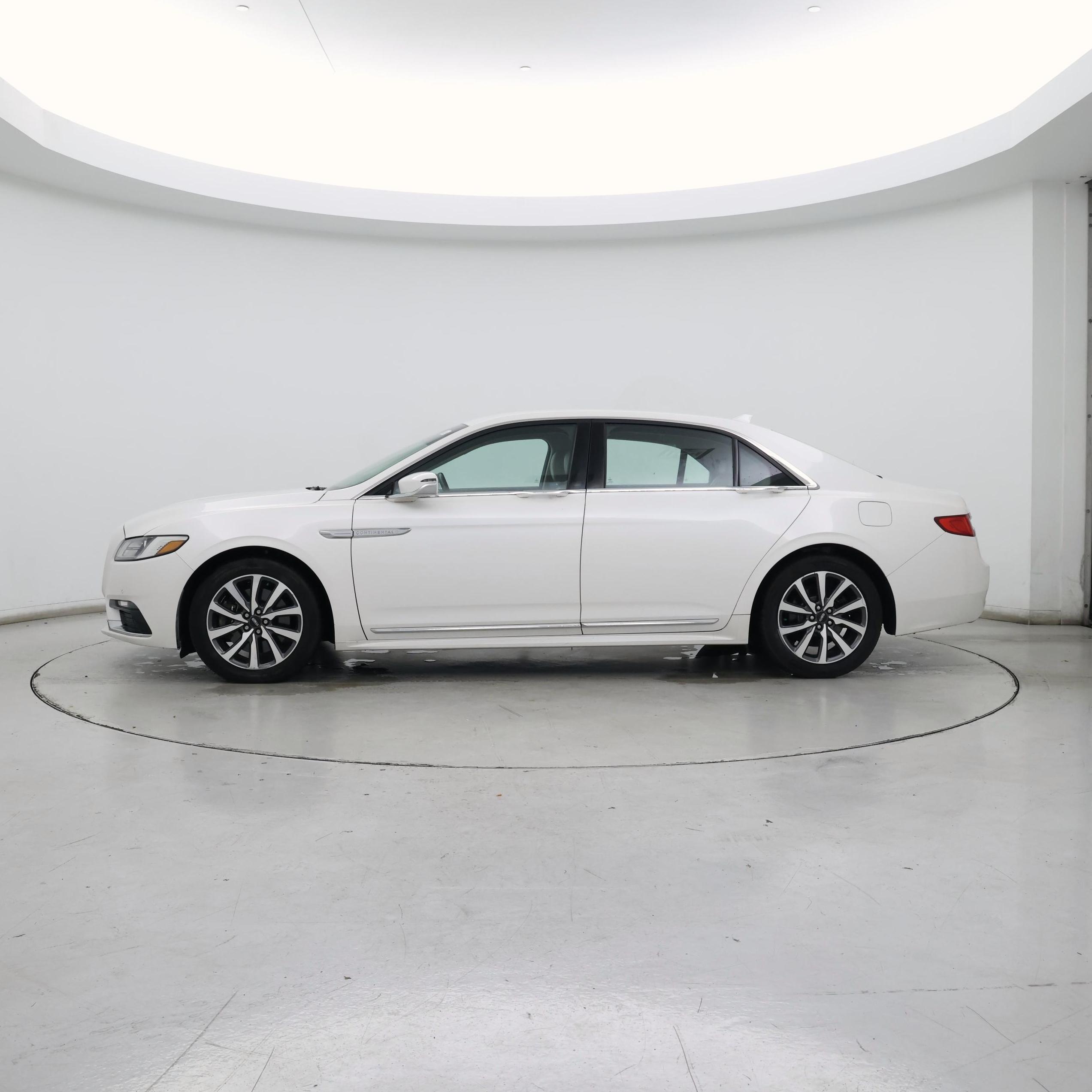 Thumbnail: 2018 Lincoln Continental - 3