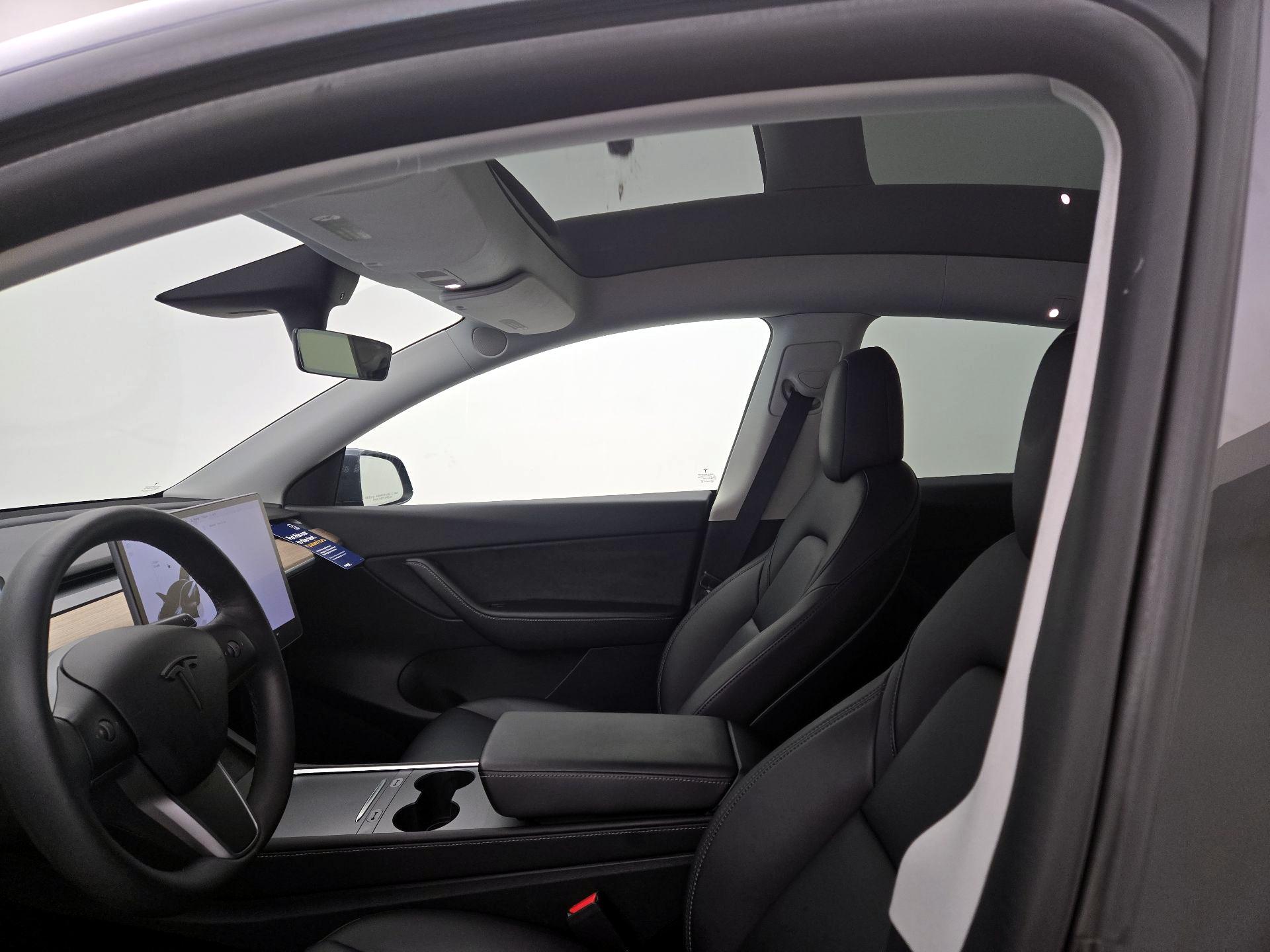 Thumbnail: 2022 Tesla Model Y - 17