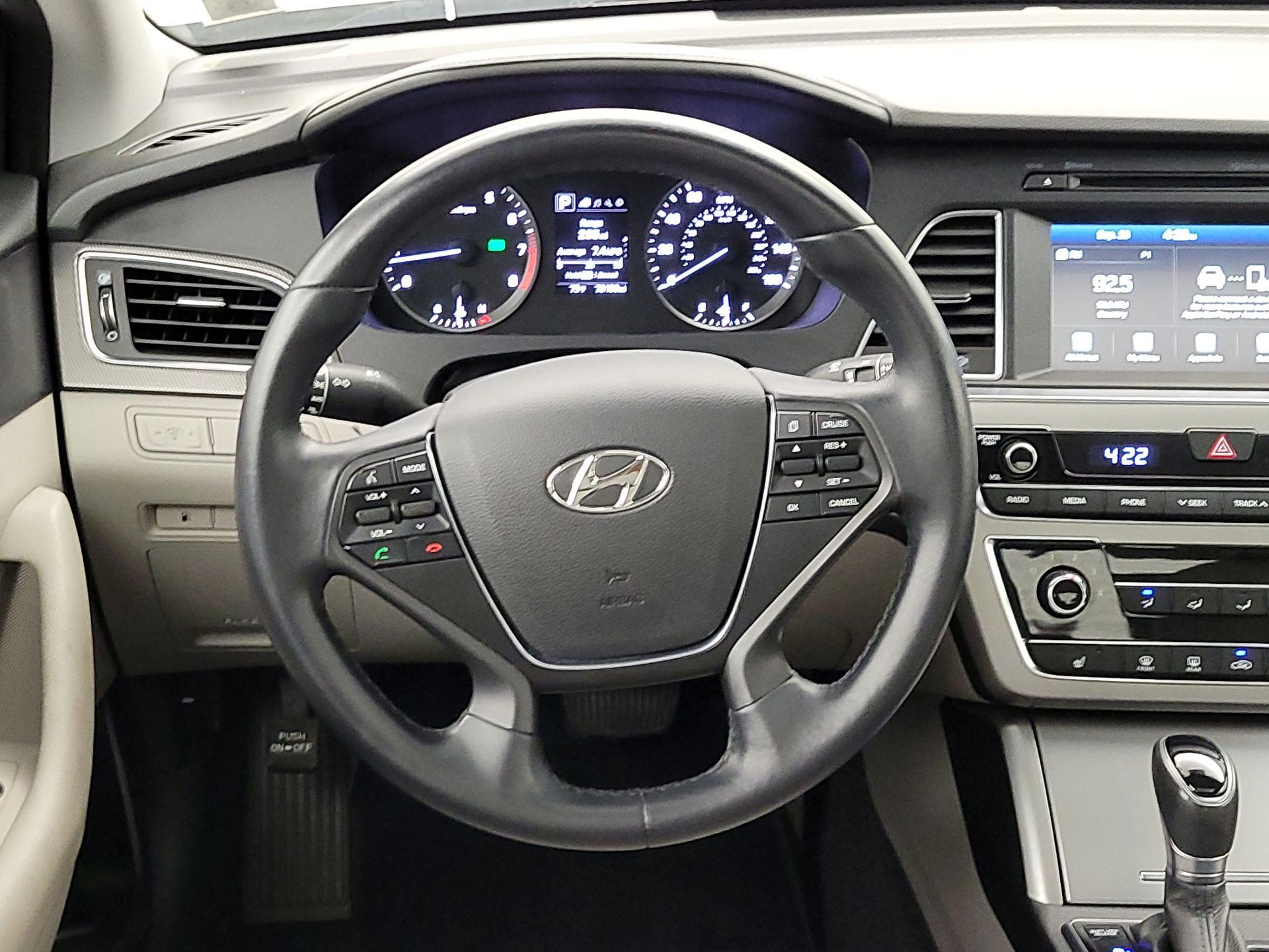 Thumbnail: 2016 Hyundai Sonata - 10