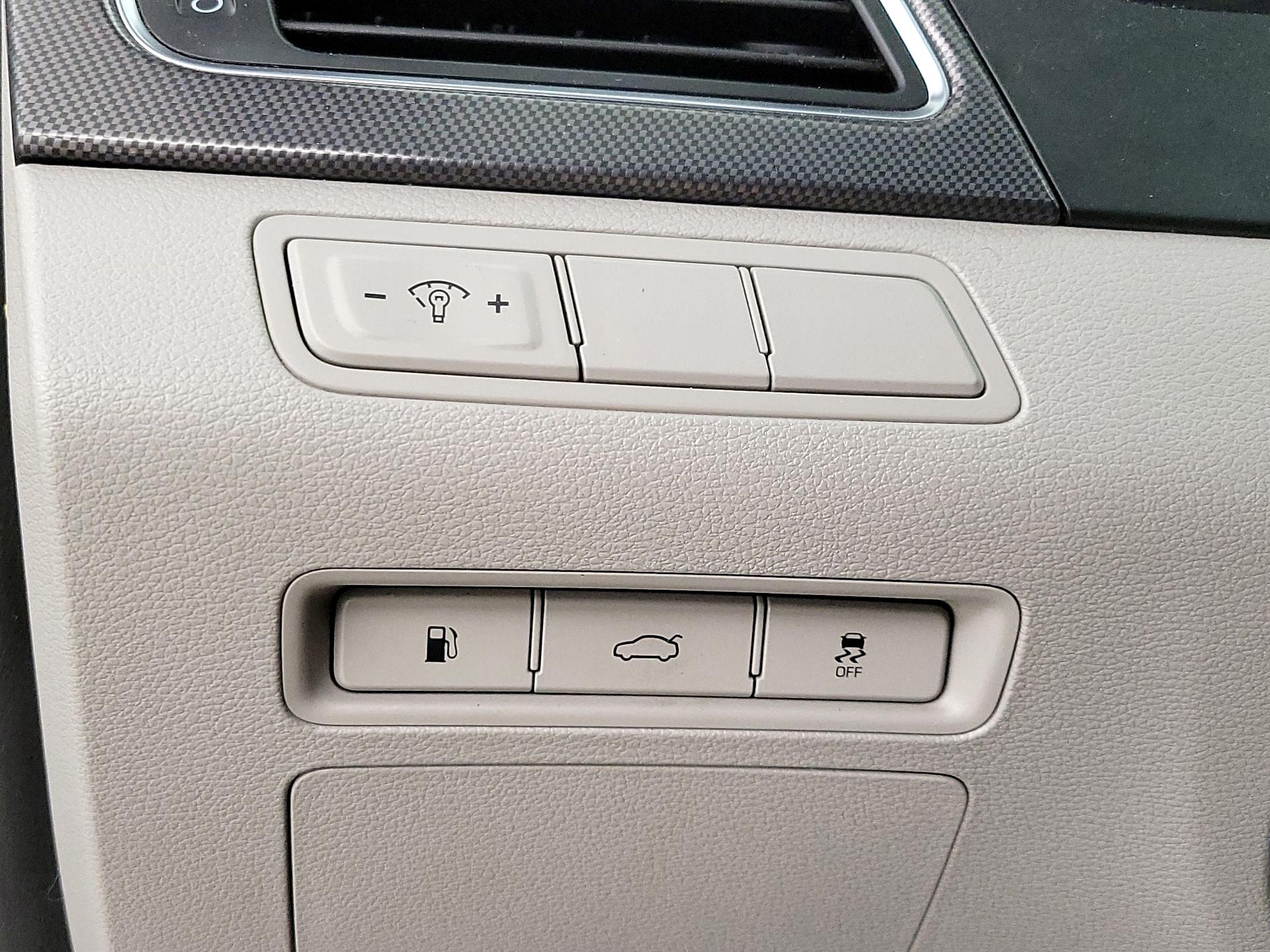Thumbnail: 2016 Hyundai Sonata - 13