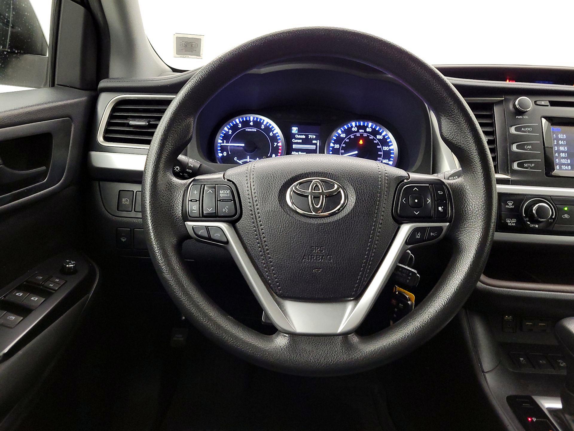 Thumbnail: 2019 Toyota Highlander - 10
