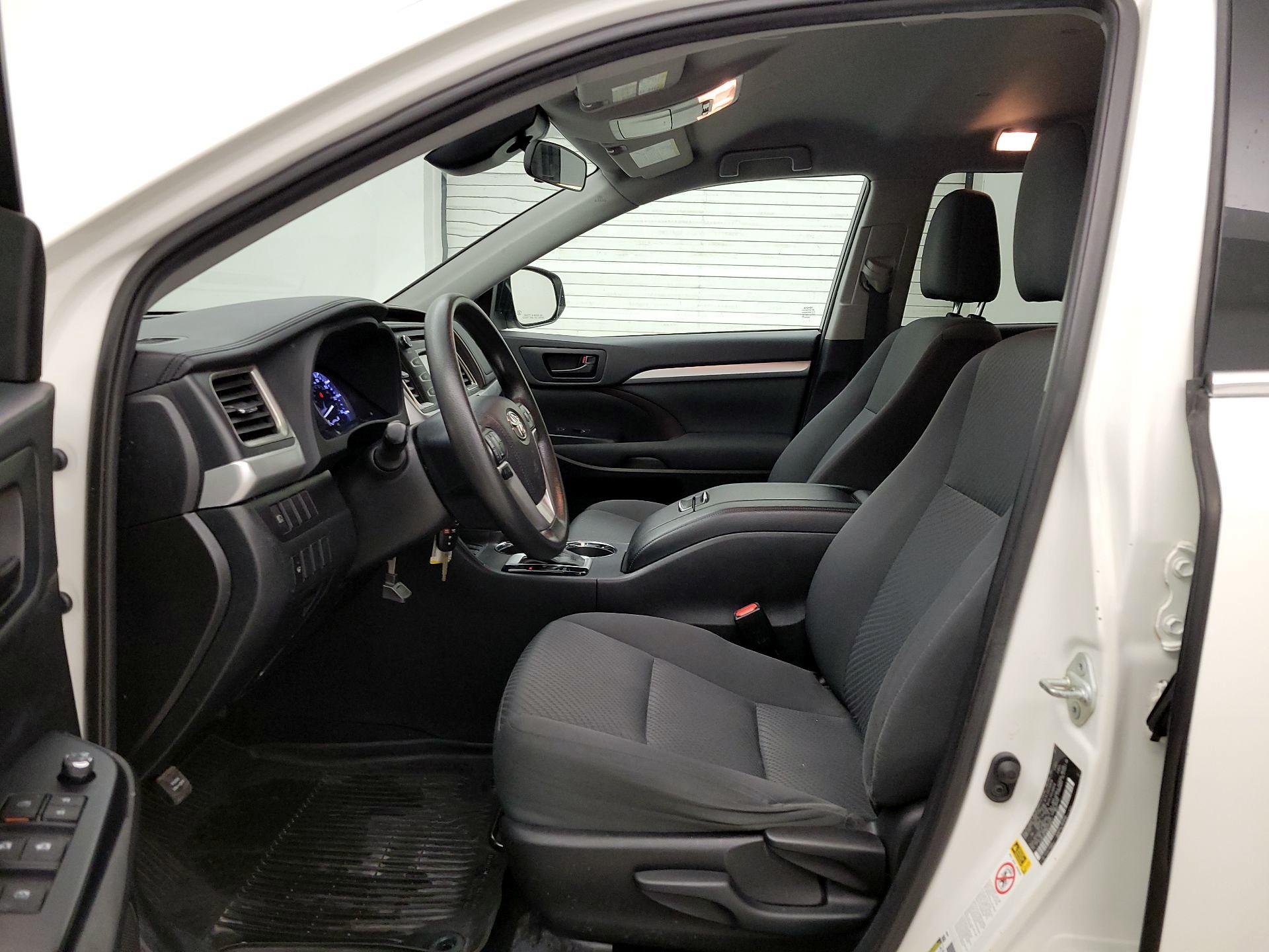 Thumbnail: 2019 Toyota Highlander - 11