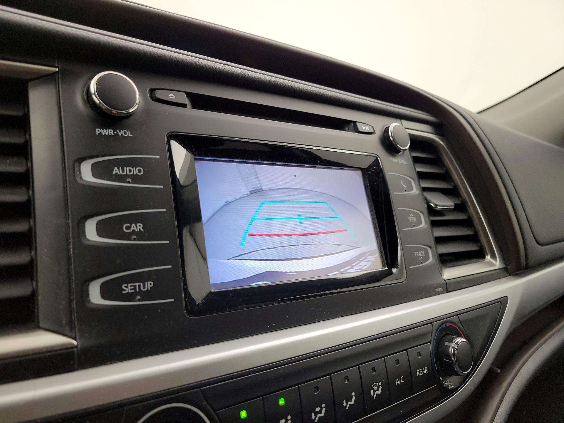 Thumbnail: 2019 Toyota Highlander - 14