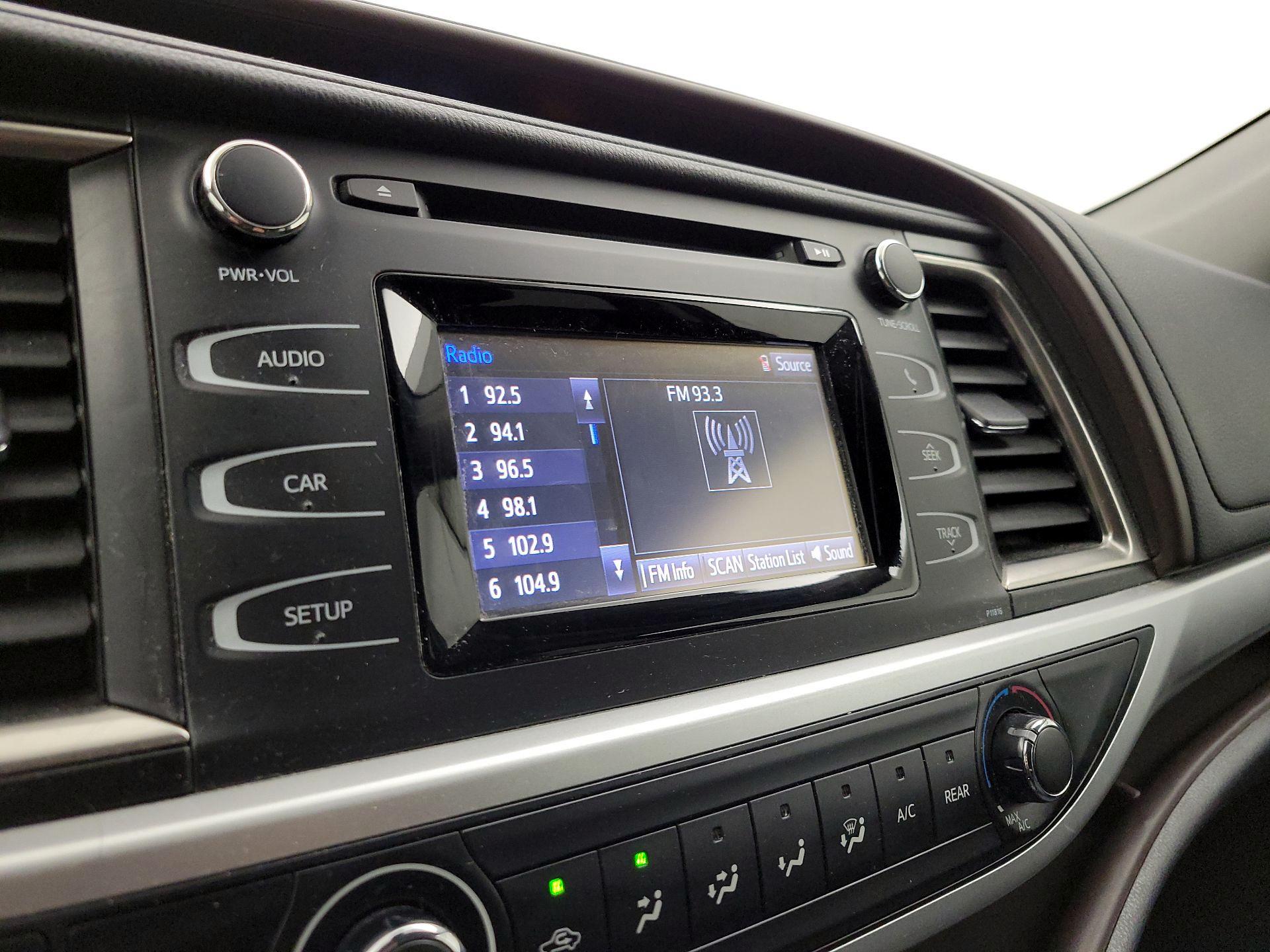 Thumbnail: 2019 Toyota Highlander - 15