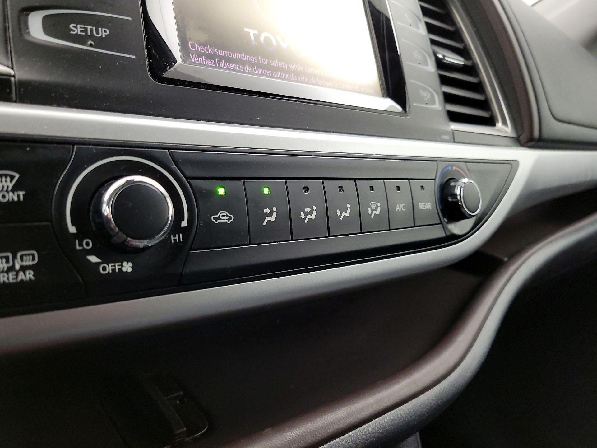 Thumbnail: 2019 Toyota Highlander - 16
