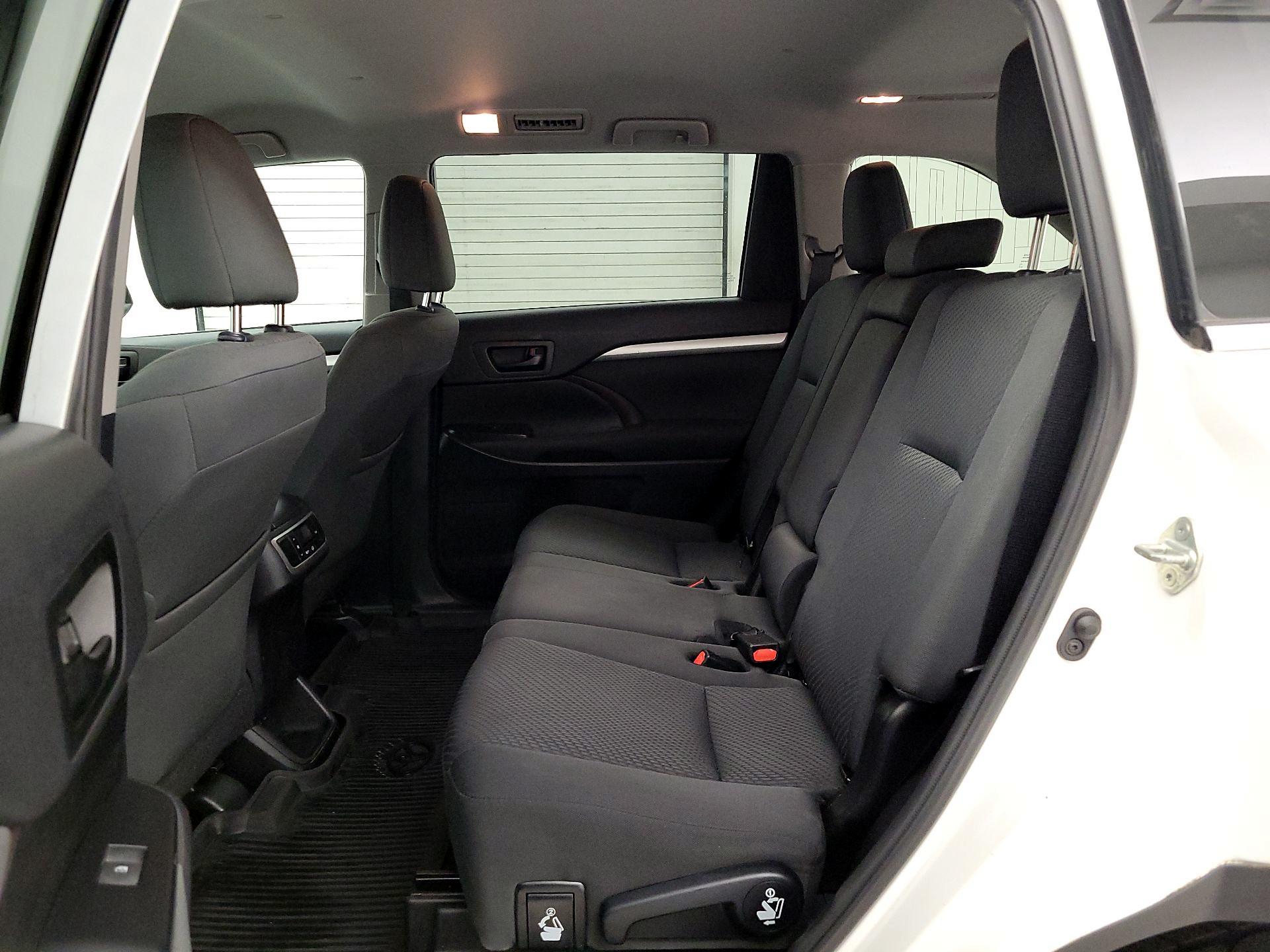 Thumbnail: 2019 Toyota Highlander - 19