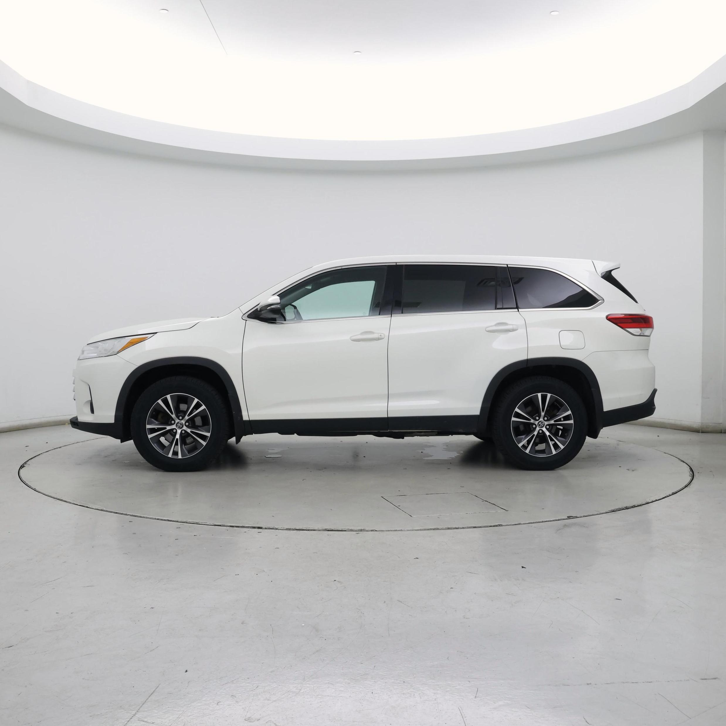 Thumbnail: 2019 Toyota Highlander - 3