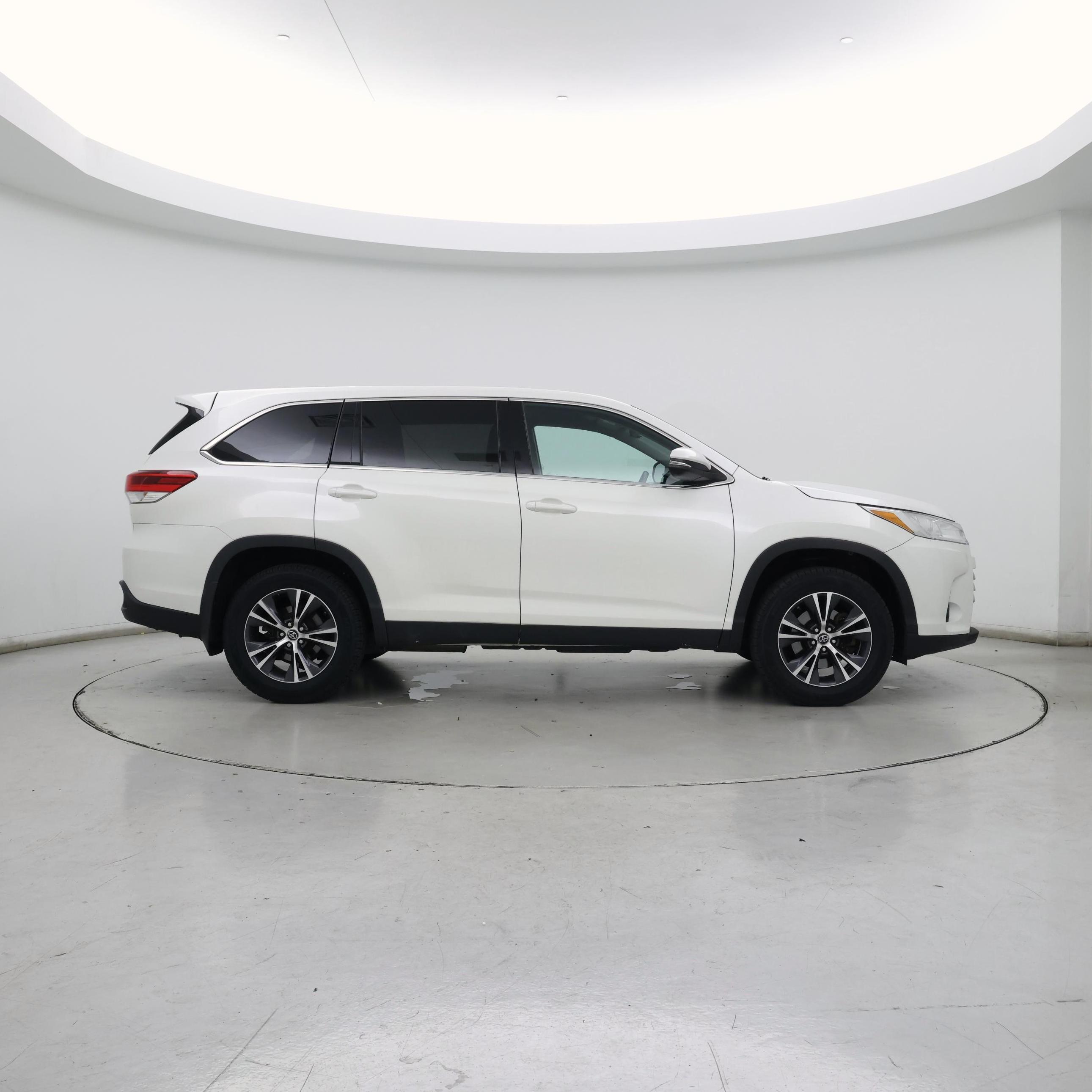 Thumbnail: 2019 Toyota Highlander - 7