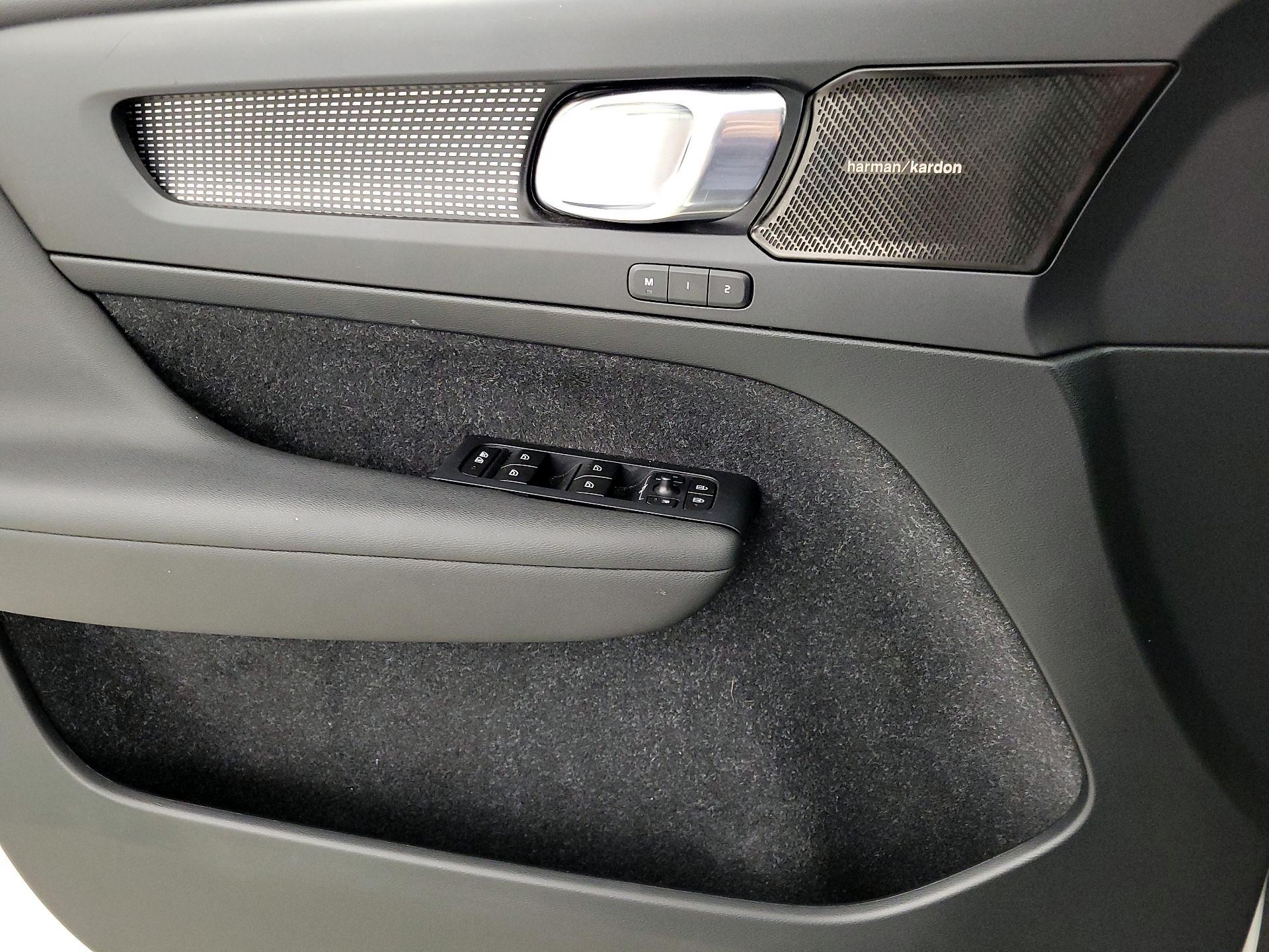 Thumbnail: 2019 Volvo XC40 - 12