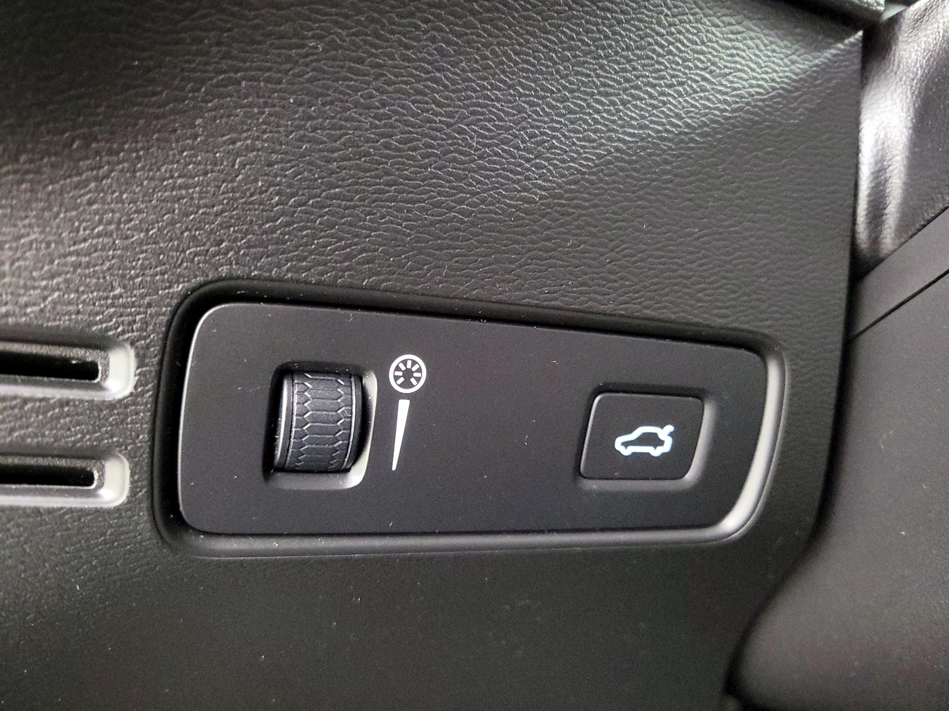 Thumbnail: 2019 Volvo XC40 - 13